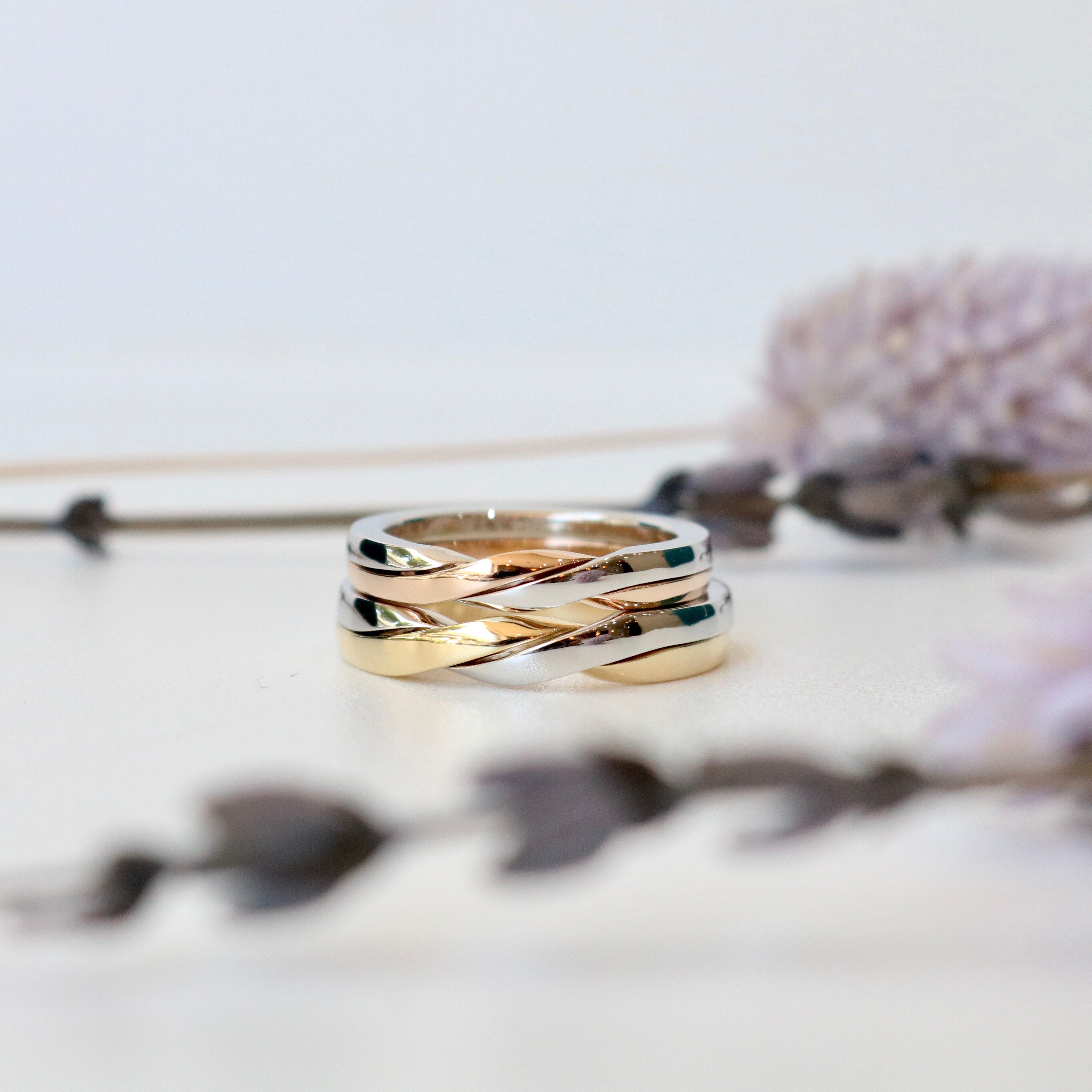 ホワイトゴールドのおしゃれな結婚指輪｜おすすめのデザインを紹介｜鶴