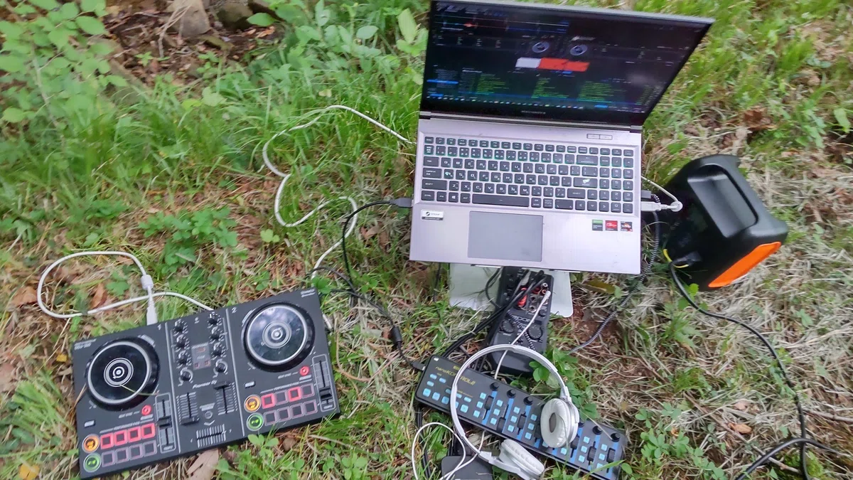 DDJ-200とCDJの話 ～DDJ-200は特殊な立ち位置の機材だよという話 