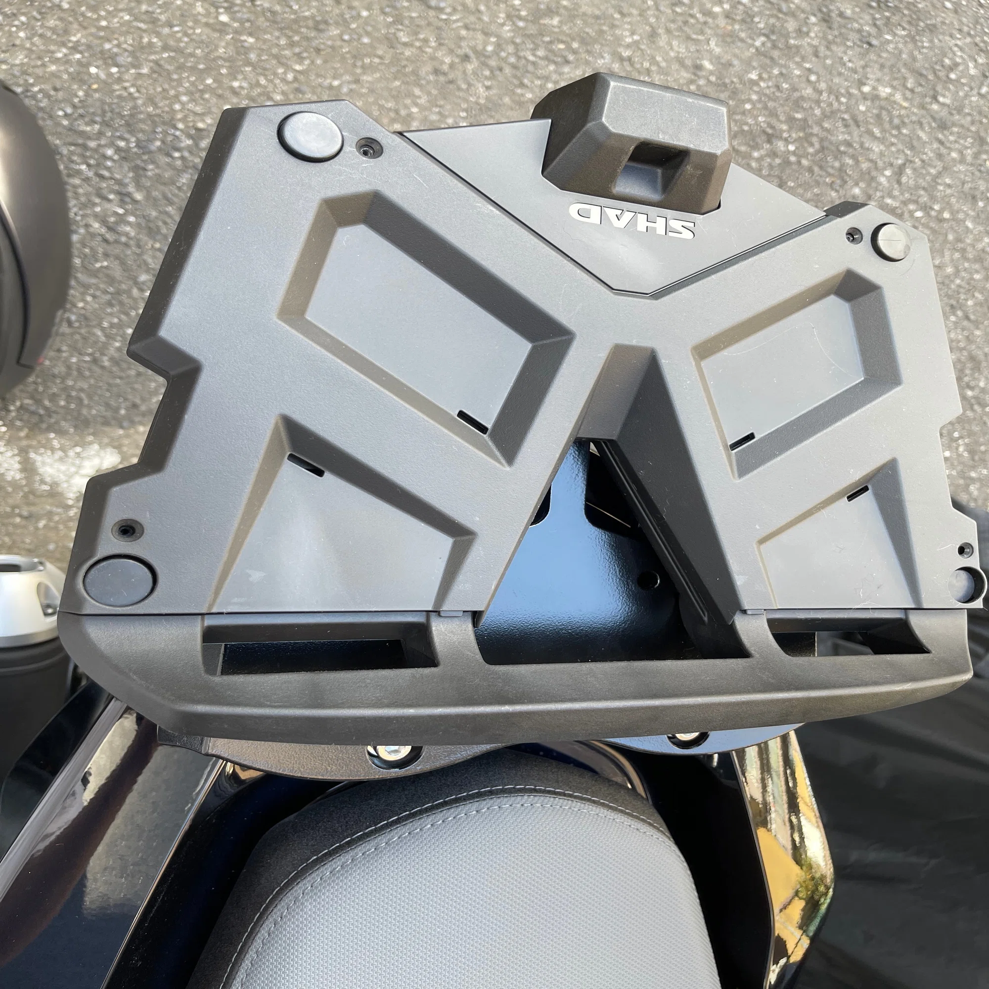 PCX125(JK05)にSHAD48のリアボックスを取り付けてみた！｜えーす