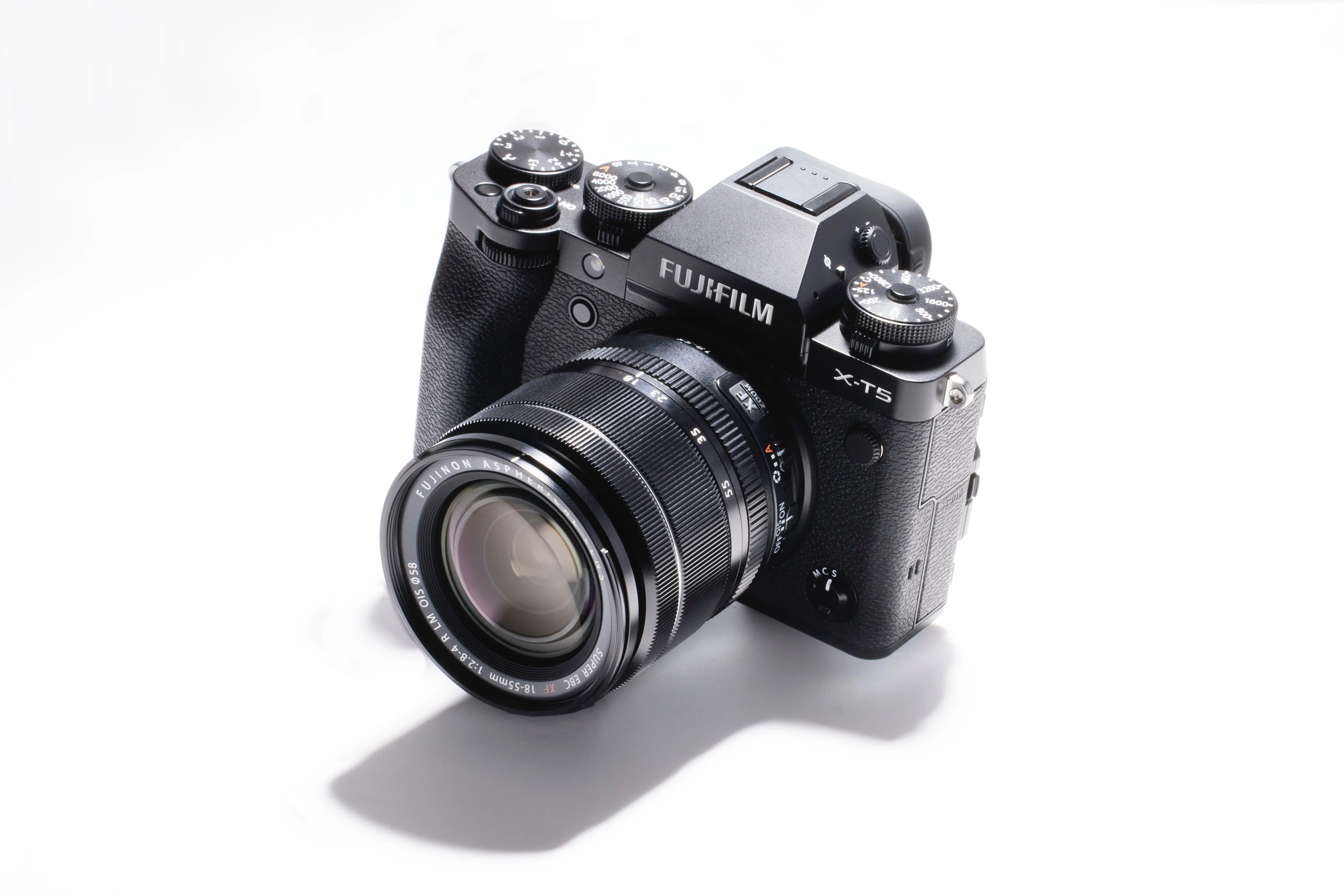 富士フイルム X-T5 新製品レビュー：痛快な撮影体験とわずかな苦言