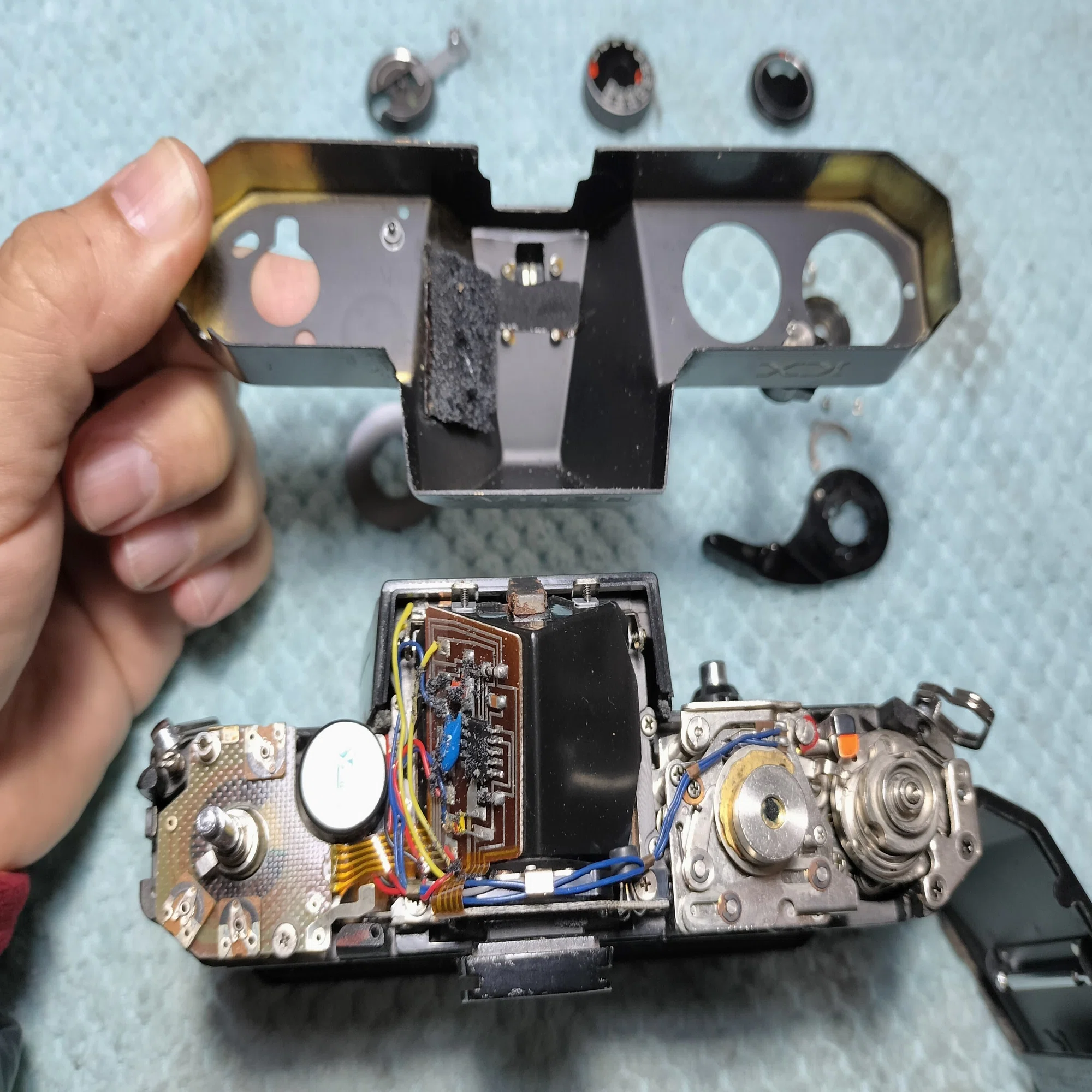 Pentax KXの分解｜フィルムカメラ修理のアクアカメラ