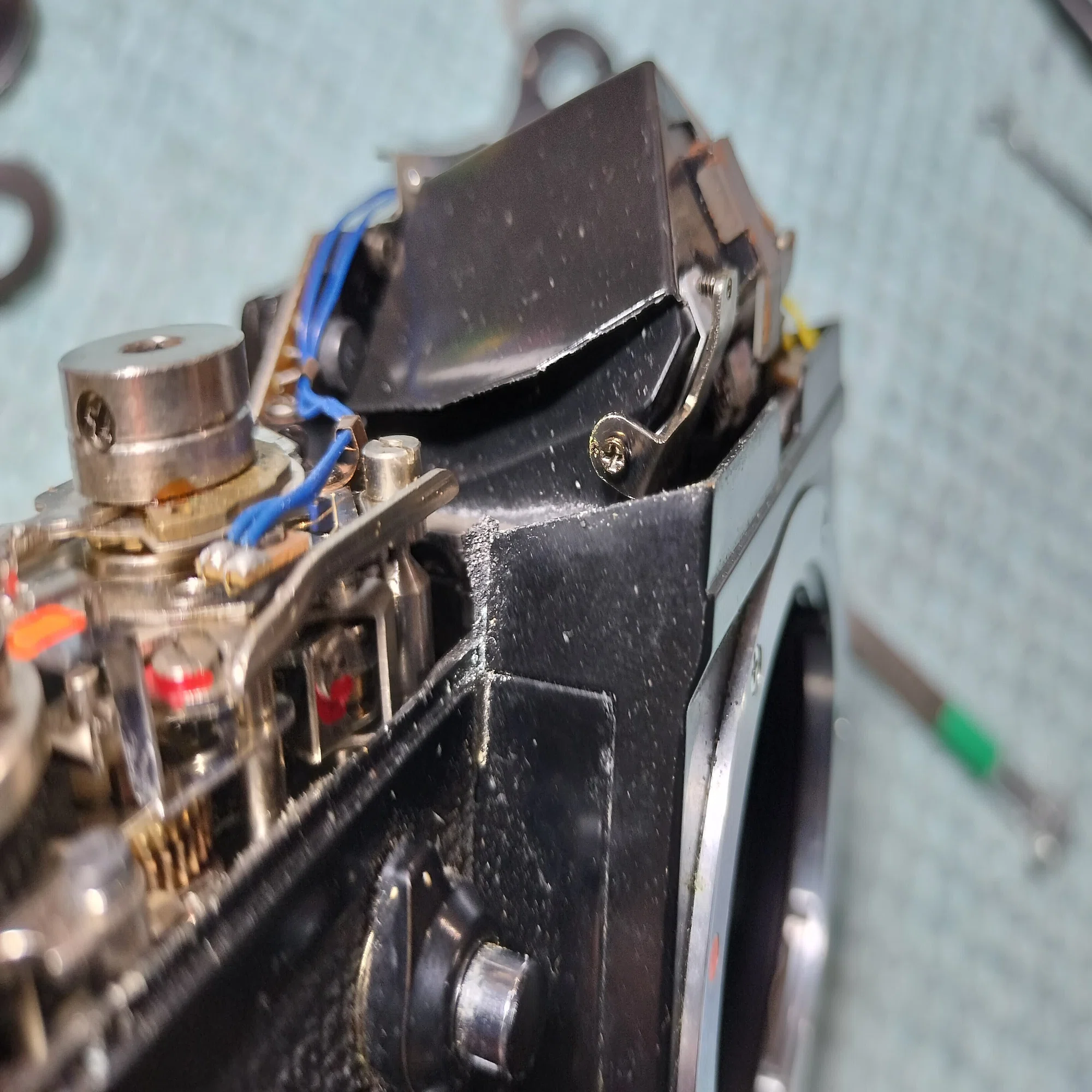 Pentax KXの分解｜フィルムカメラ修理のアクアカメラ