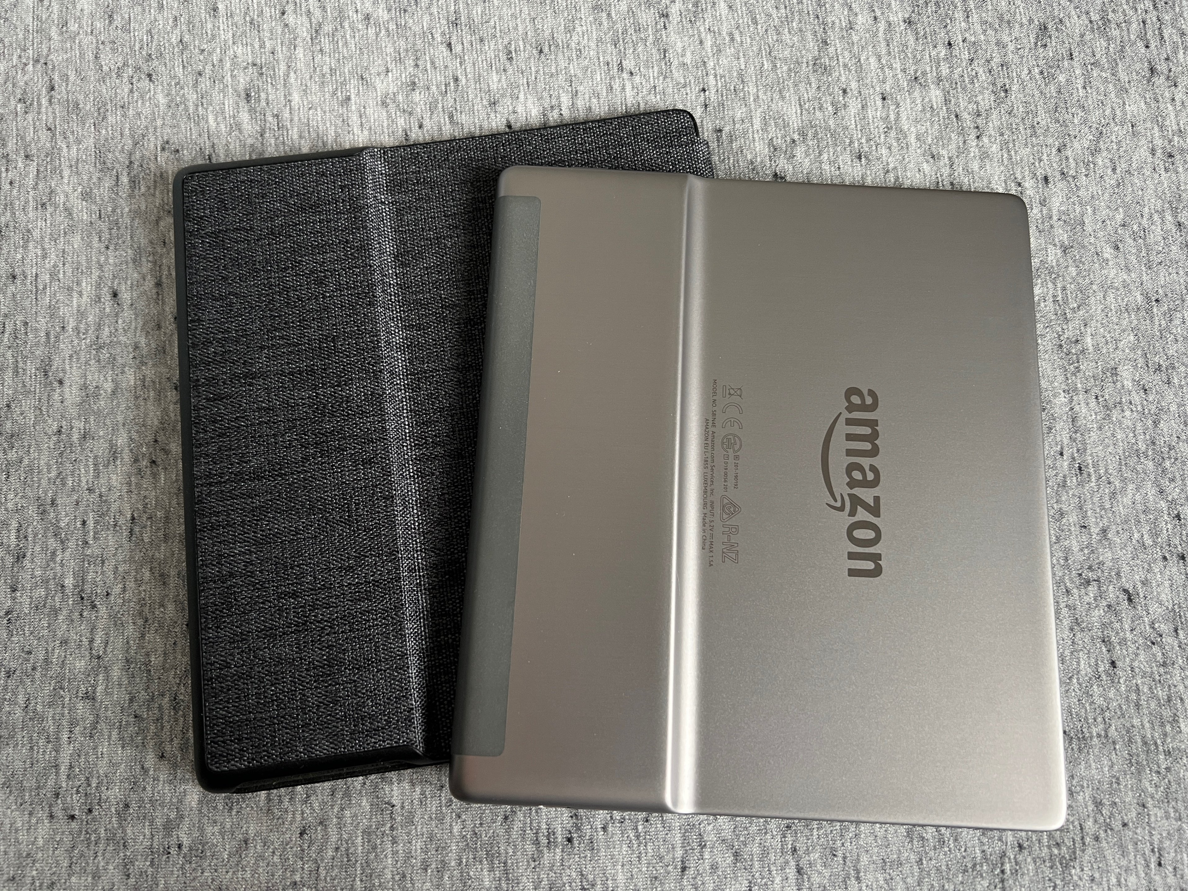 Kindle Oasis wifi+4G レビュー:: この読書感なら文庫本と遜色ないの