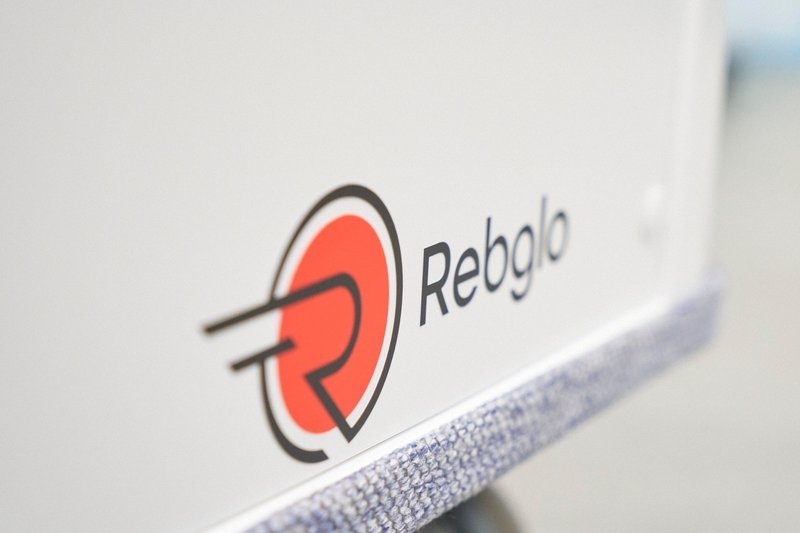 Rebglo.のバッテリーや発電地システムのもう一つの特長は、そのスタイリッシュな見た目