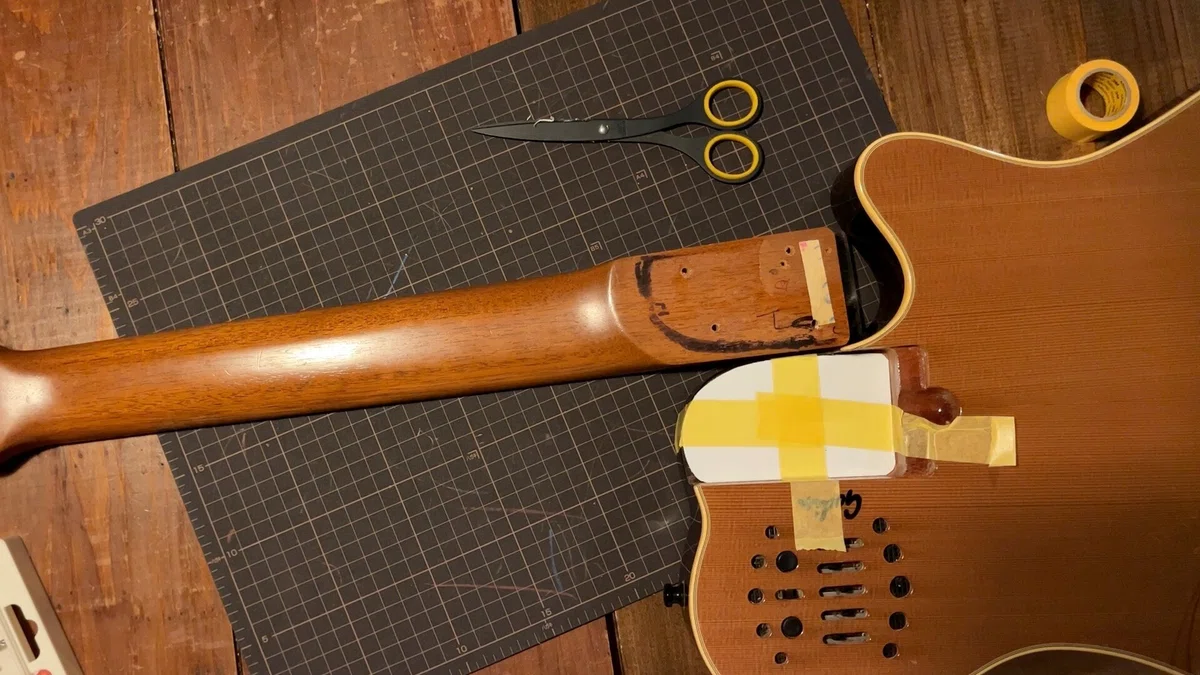 Godin Multiuke シダートップ わるく