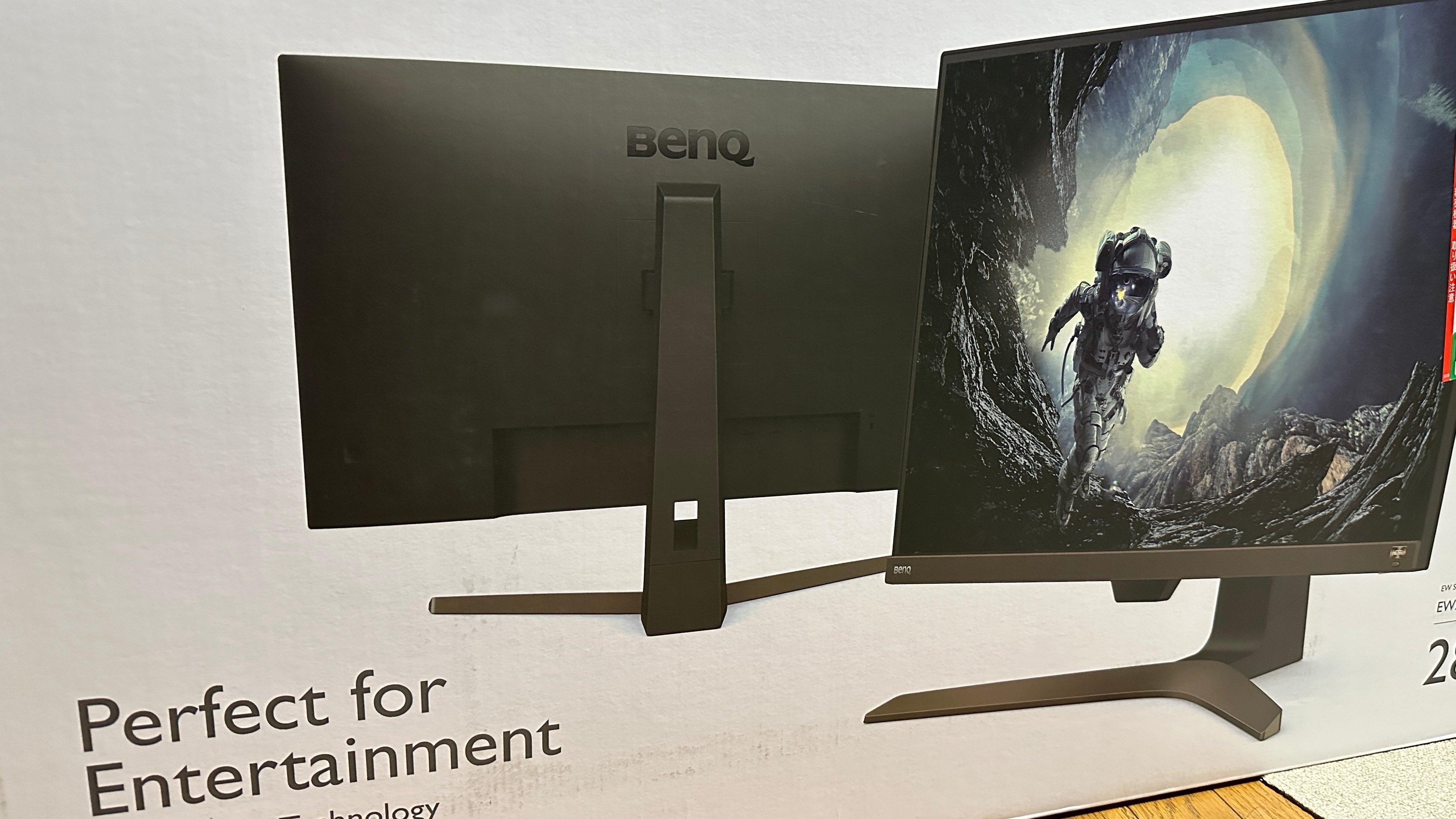 ブラックフライデーで新しい4Kモニターを買ったが|りょう ブラックフライデーで新しい4Kモニターを買ったが|りょう