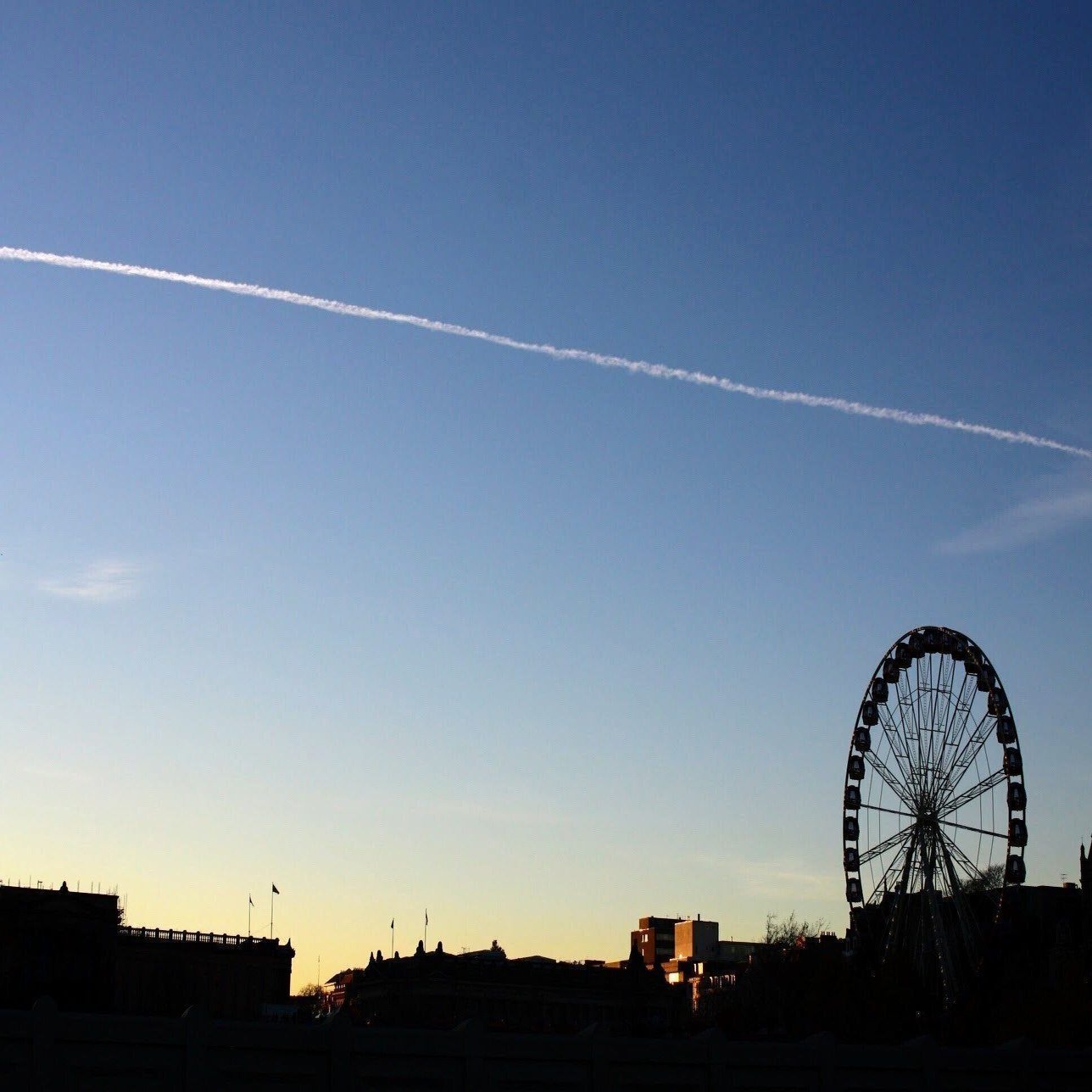 飛行機雲トワイライト スコットランド巨石日記 ふくろう Note