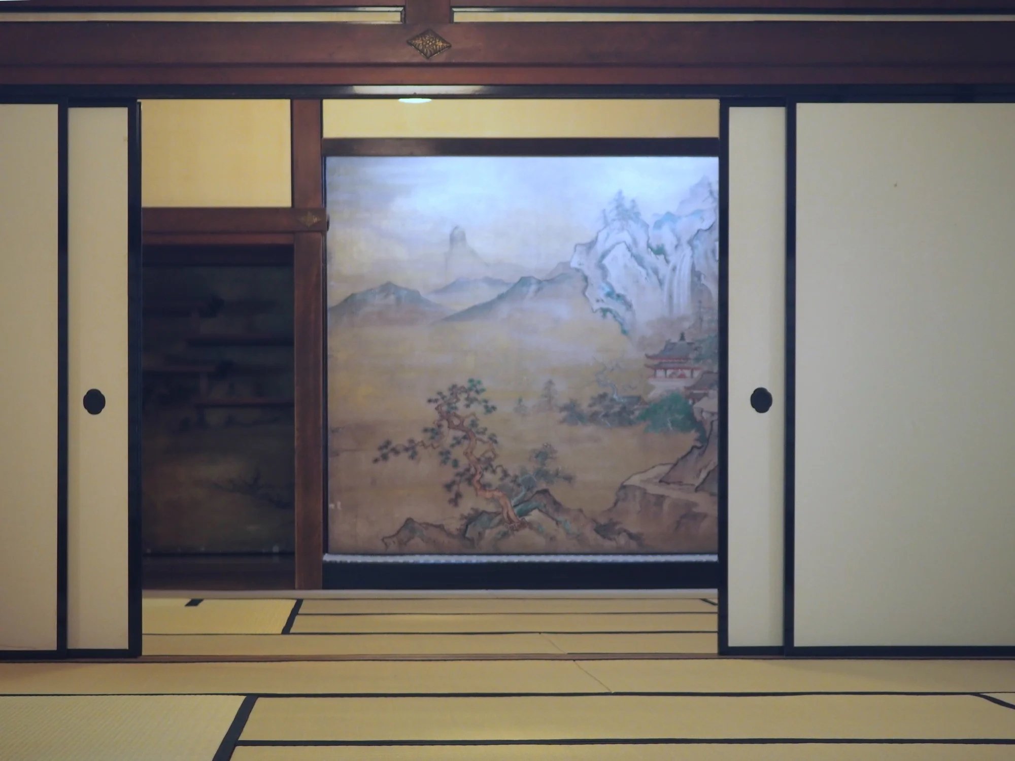 東京国立博物館の庭園で、池大雅『楼閣山水図屏風』を鑑賞してみた ...