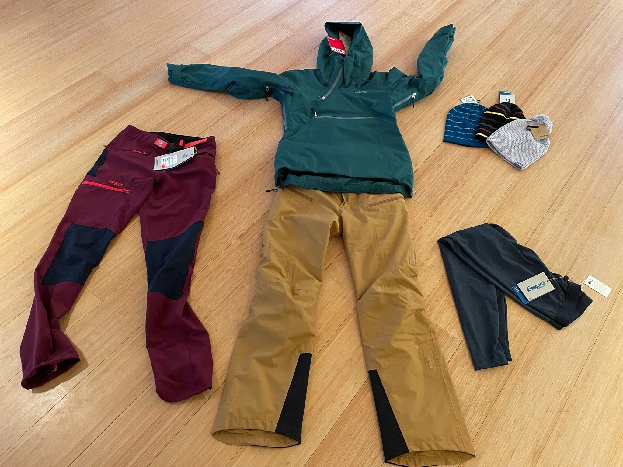 北欧ノルウェー本格アウトドアブランド Bergans ふわふわ暖かダウン 