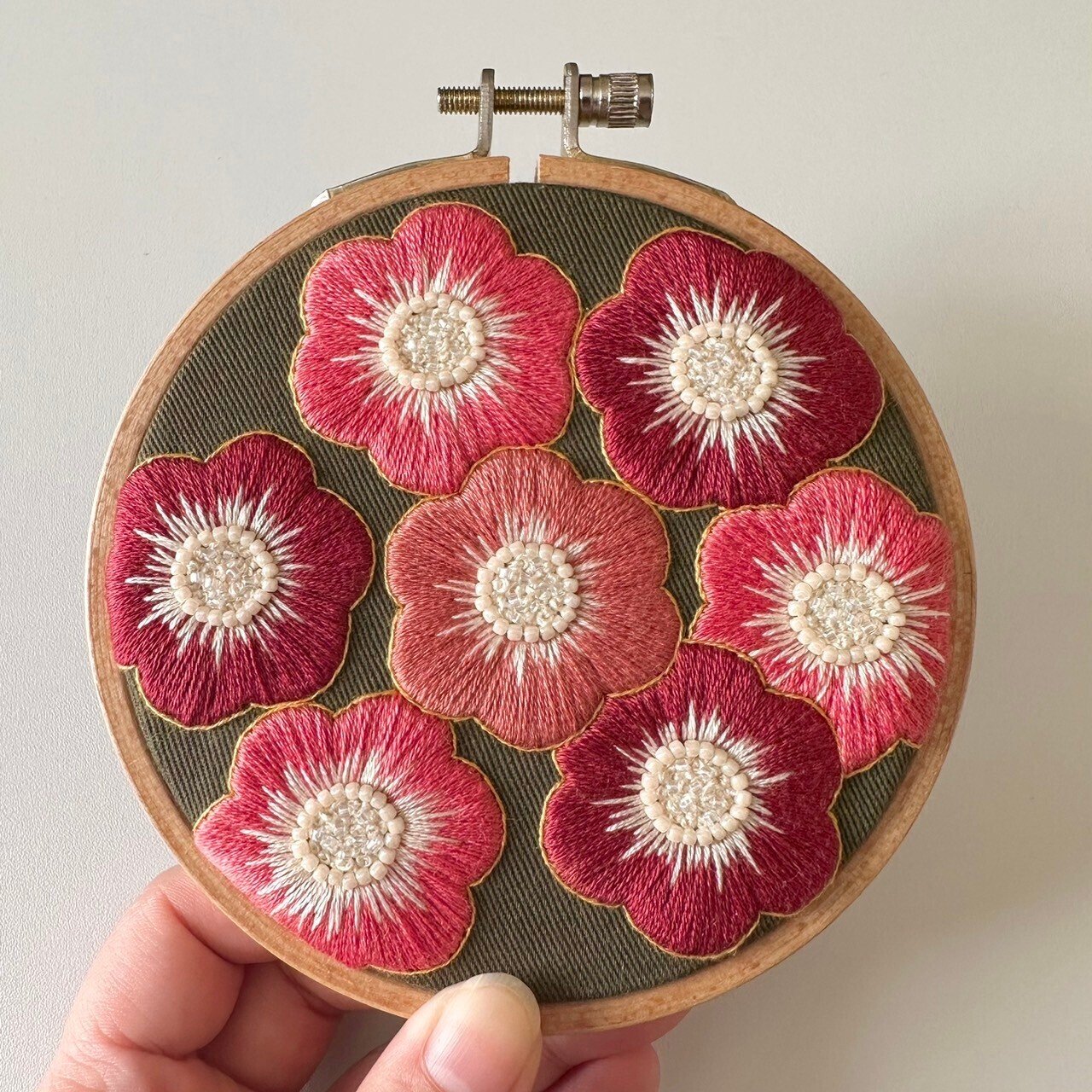 無料PDF図案「ギュギュっとお花の壁飾り」|はなこまち/刺繍作家 無料PDF図案「ギュギュっとお花の壁飾り」|はなこまち/刺繍作家