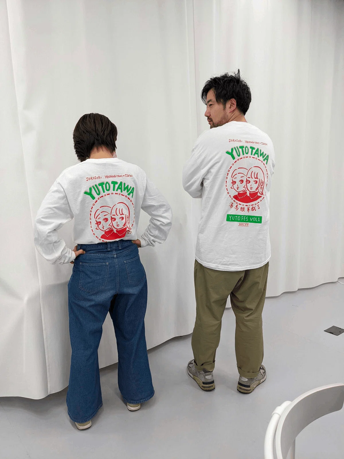 ゆとたわグッズのロンTを着ている、わたしも鳴海さんの写真