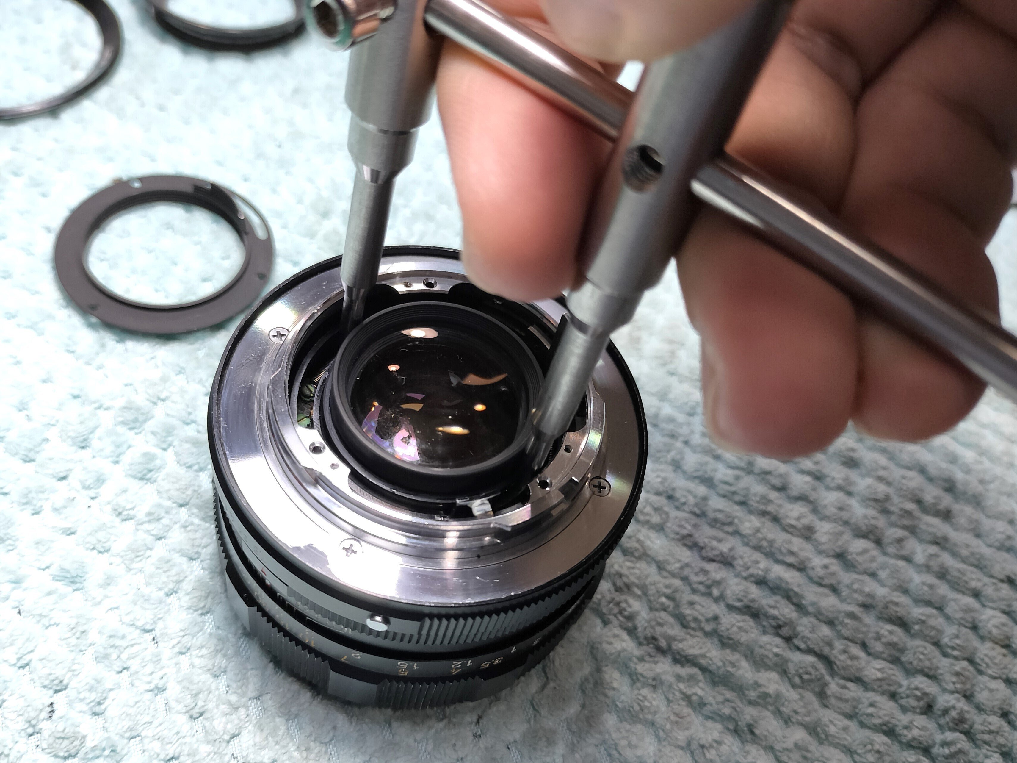 【修理&カスタマイズ】Konica FP / Hexanon 52mm F1.8 KONICA HEXANON 52mm F1.8 カビだらけでピント固着のジャンク品を