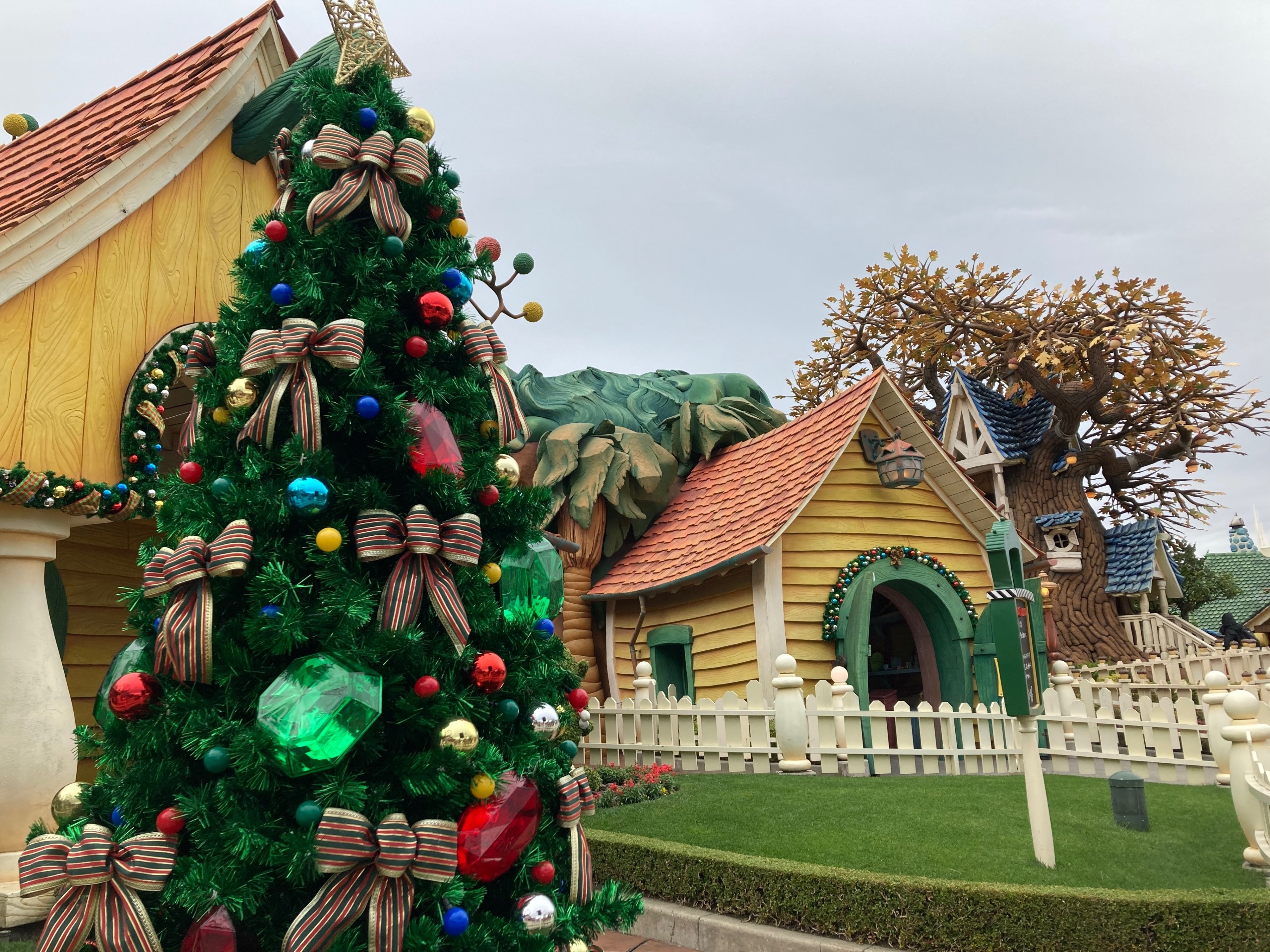 クリスマスディズニー🎄ミッキーの家が可愛すぎる♡｜figaro
