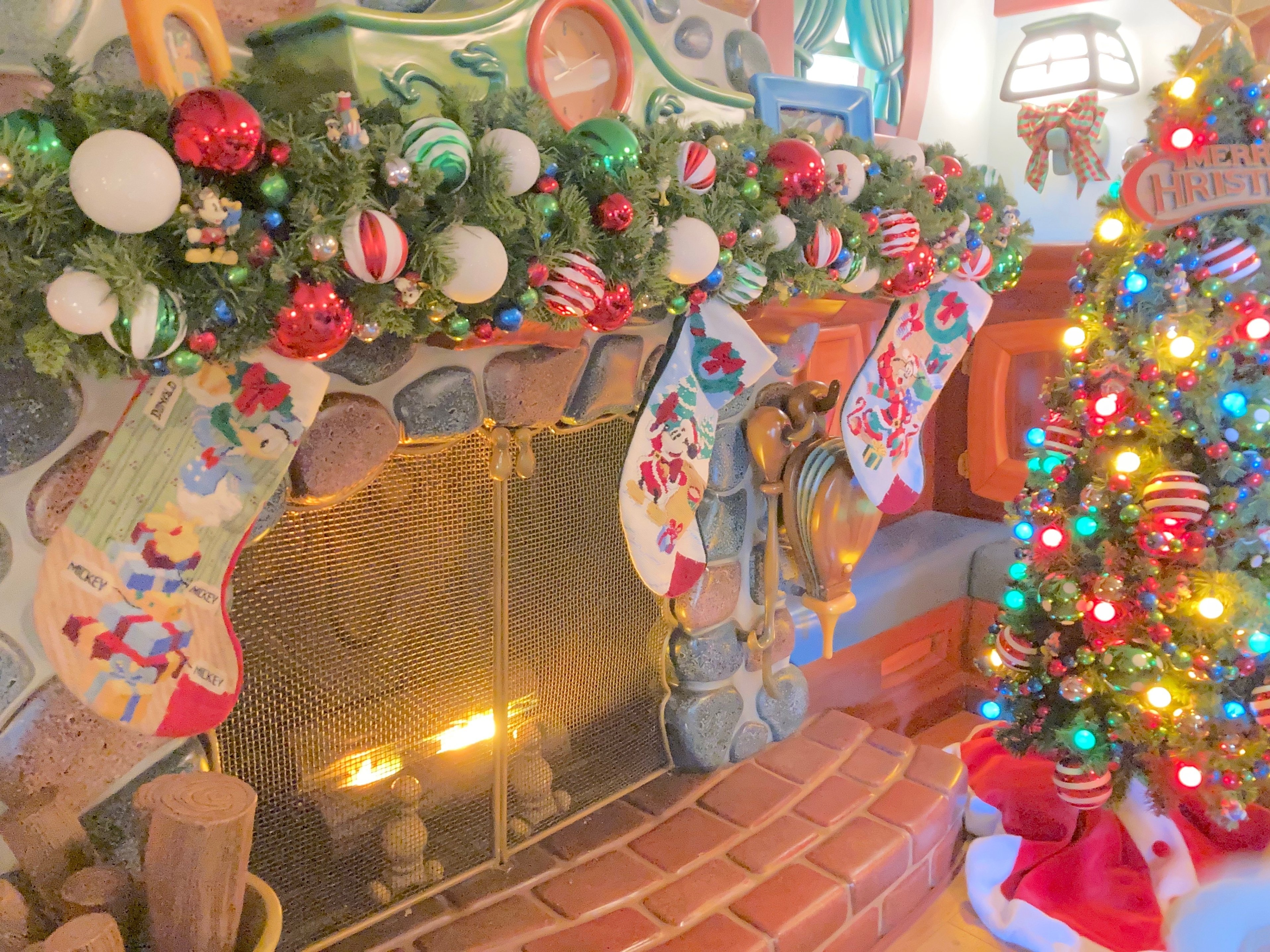クリスマスディズニー🎄ミッキーの家が可愛すぎる♡|figaro クリスマスディズニー🎄ミッキーの家が可愛すぎる♡|figaro