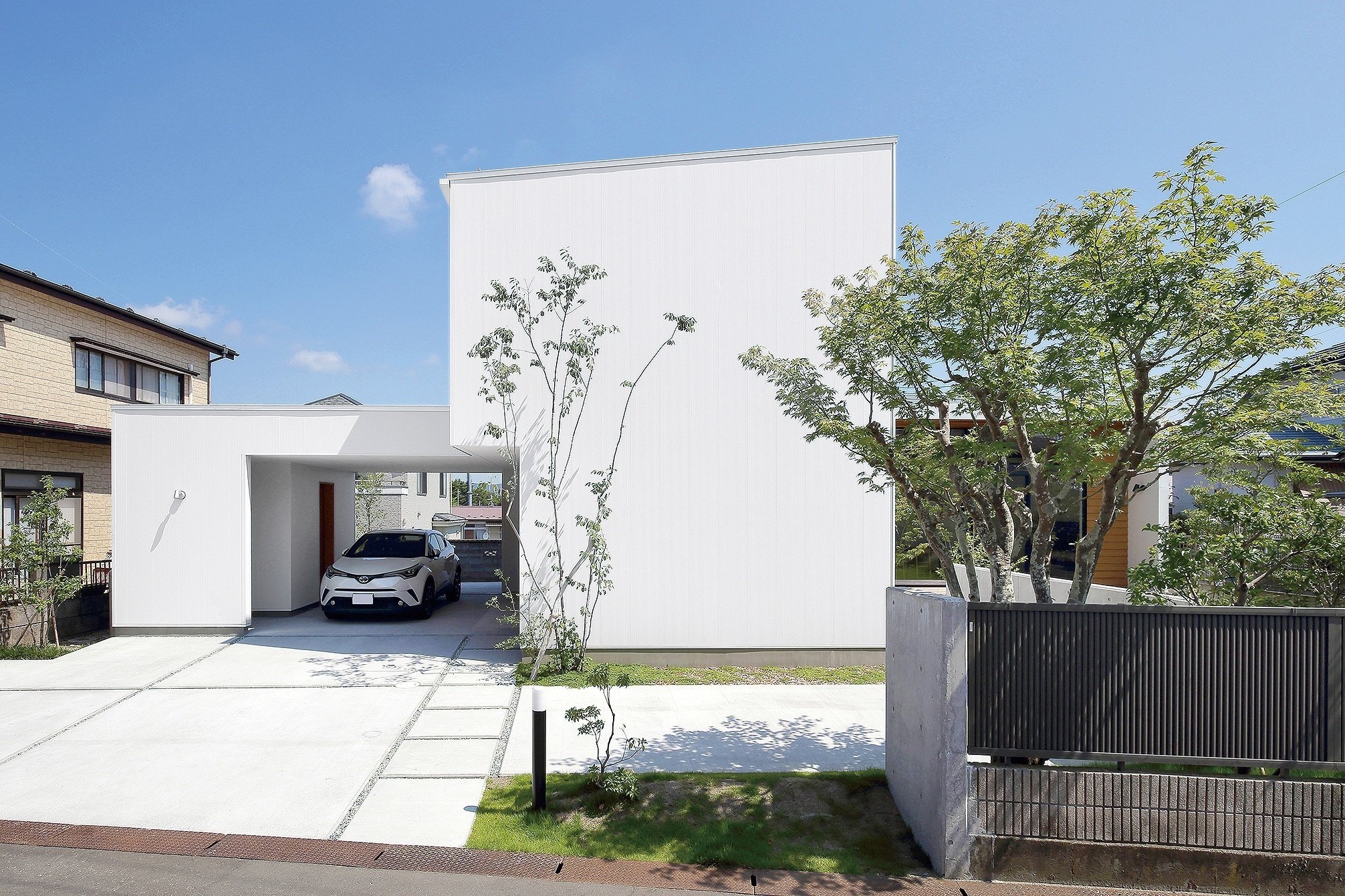 住宅外観】白系の金属外壁の事例を紹介します!|アイジー工業 住宅外観】白系の金属外壁の事例を紹介します!|アイジー工業