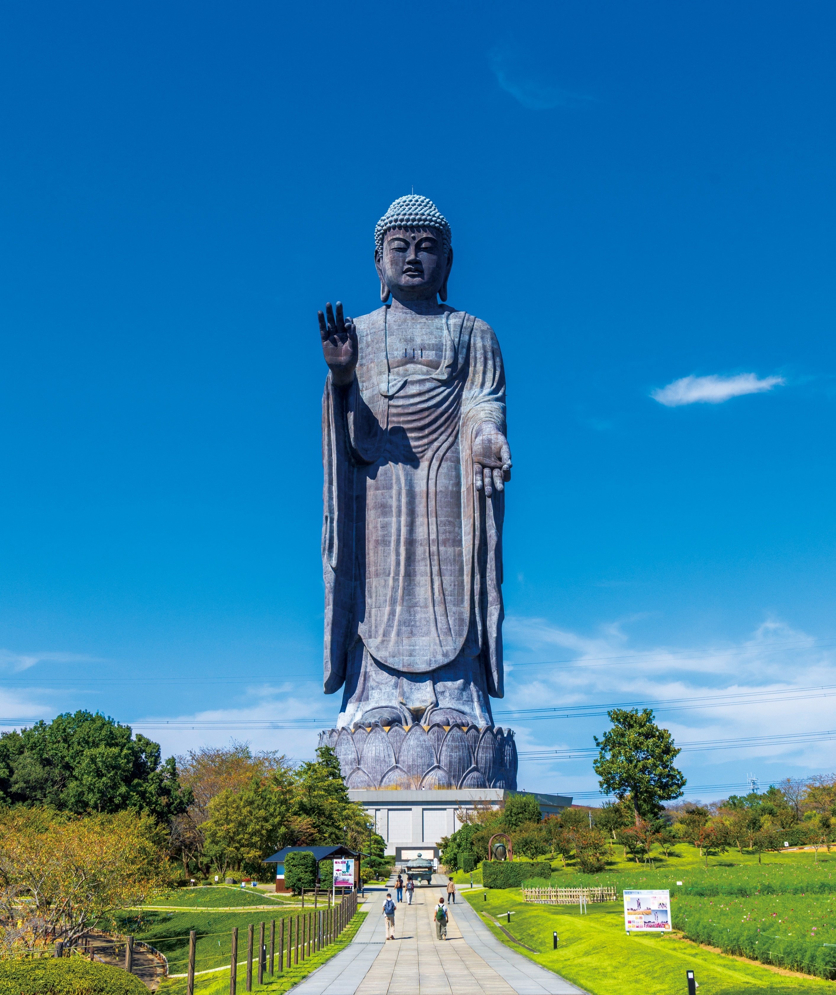 大仏と石で感じるマニアの世界（茨城県牛久市・大洗町）｜ホンタビ