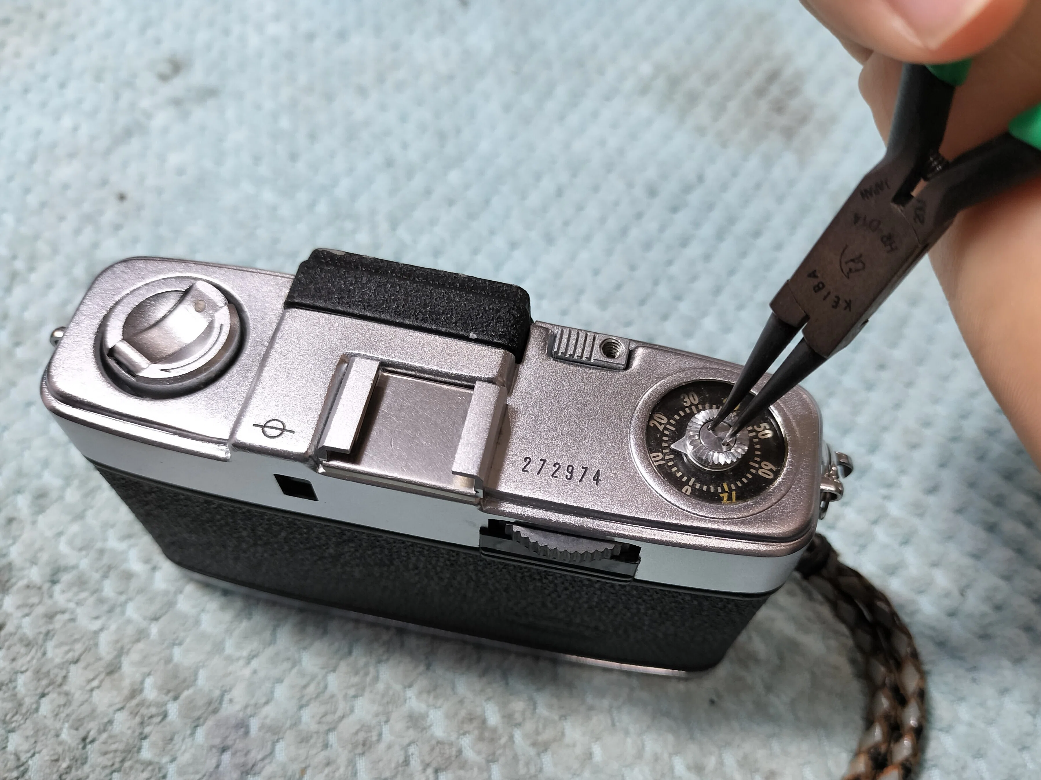 Olympus Pen Sの分解｜フィルムカメラ修理のアクアカメラ