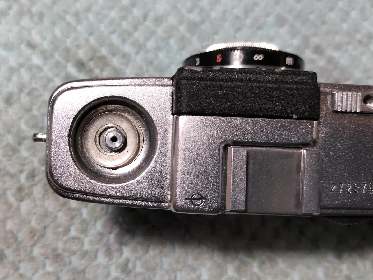 Olympus Pen Sの分解｜フィルムカメラ修理のアクアカメラ