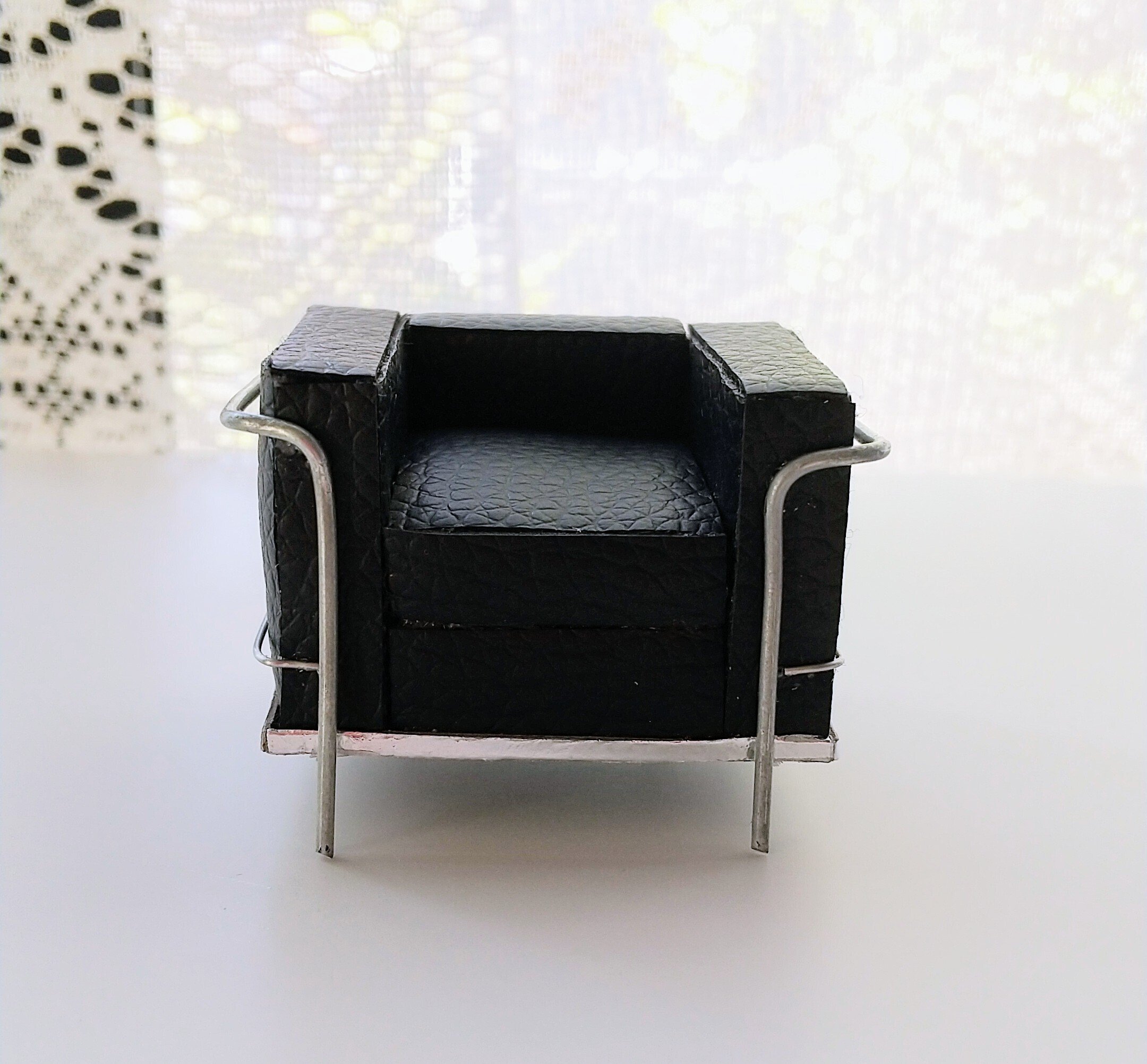 ル・コルビュジエのイス【ミニチュア】｜Kerousa (けろうさ。)