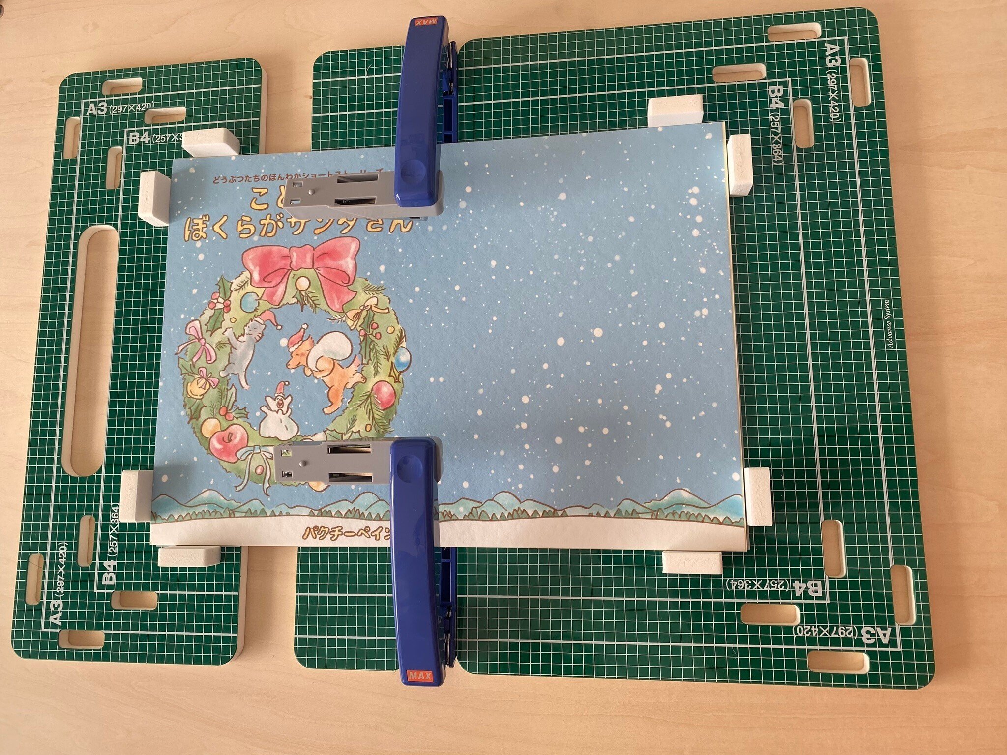 ＊しなきち＊ページ クリスマスZINEができるまで ～中綴じ本の製本過程～｜パクチーペイント