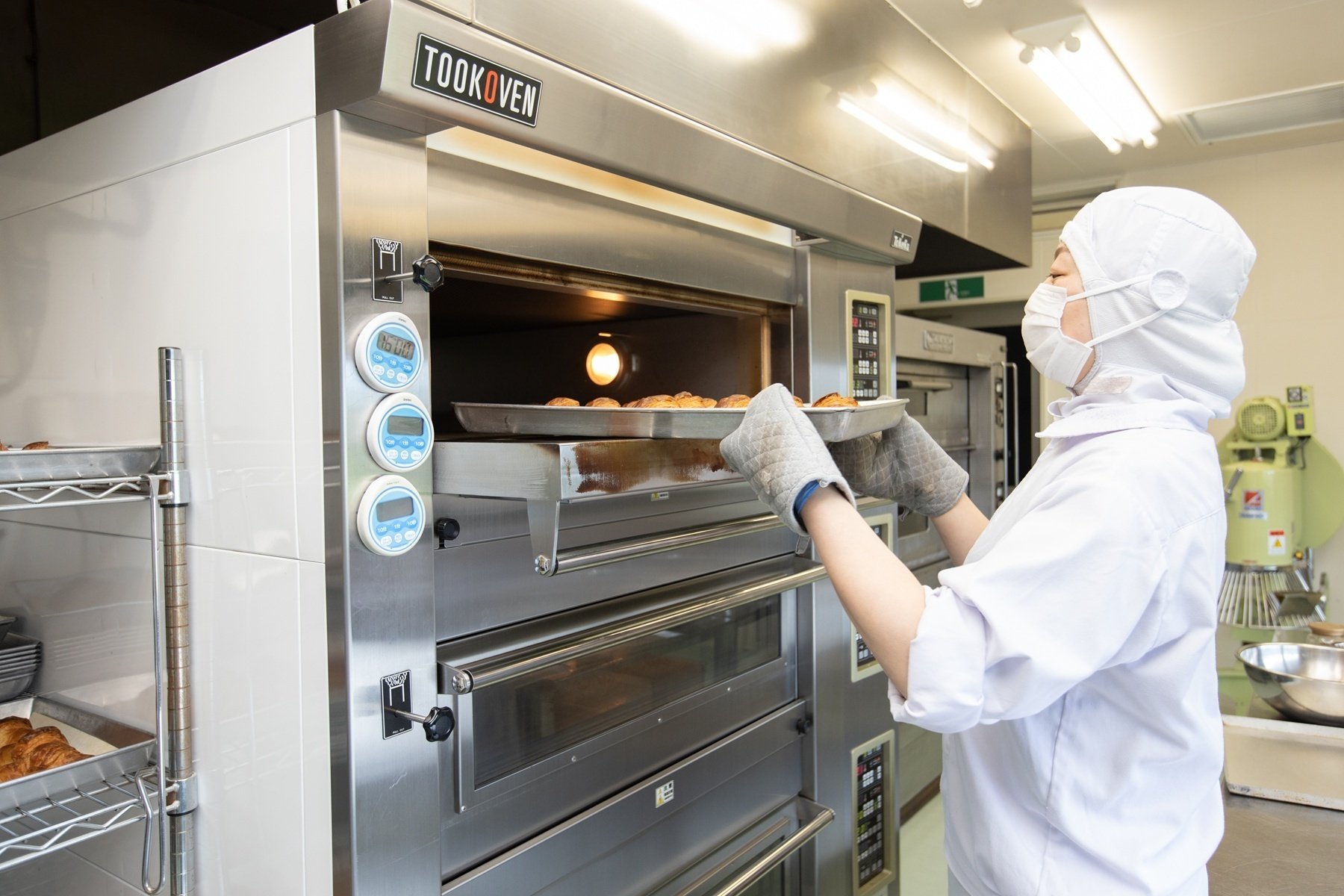 醗酵バターを使った、しっとりなめらかな優しい牧場のケーキができる