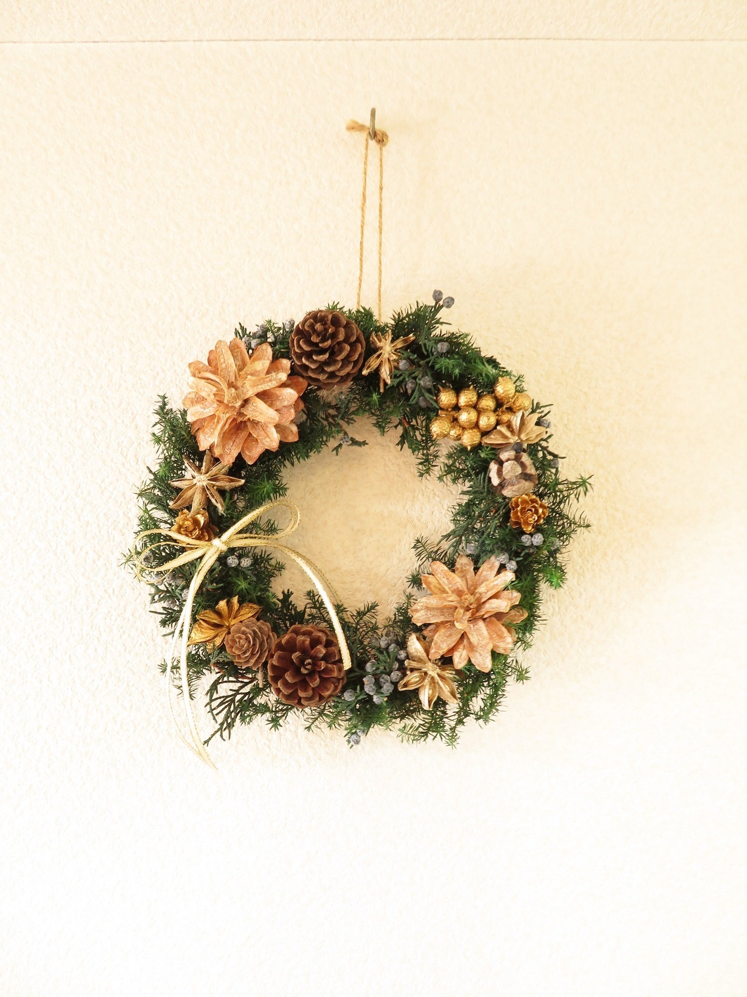 葉っぱがいっぱい 森のイメージのクリスマスリース 葉は