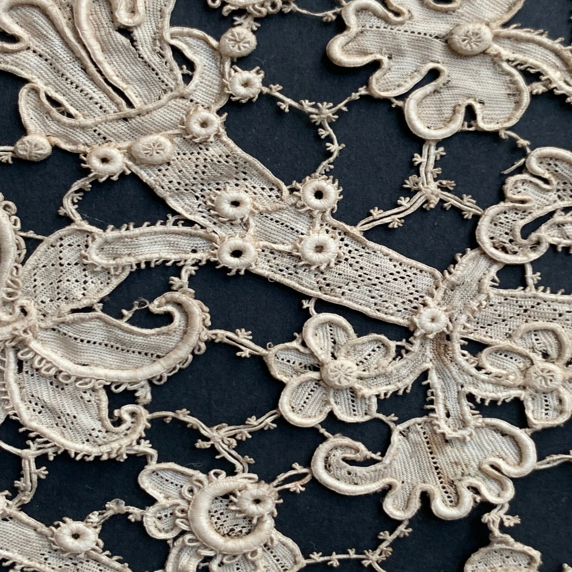 アンティーク・レースを見る眼｜lace_enchanted_stitches