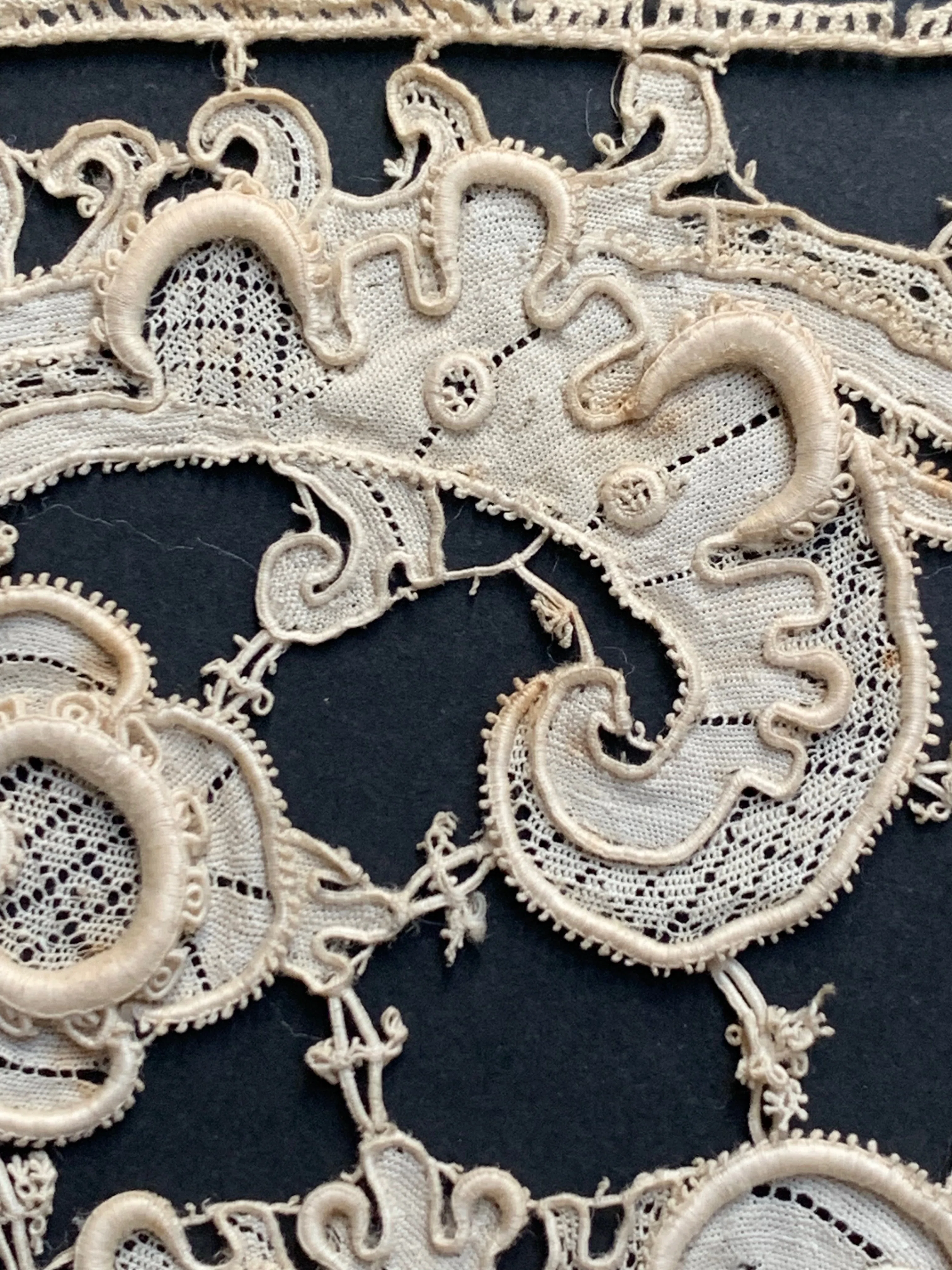 アンティーク・レースを見る眼｜lace_enchanted_stitches
