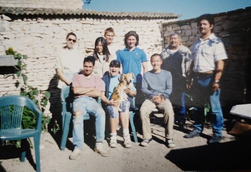 『ドメーヌ・ヴェルジェ』という今では有名な自然派ワインのワイナリーのご家族と田口照章さんが一緒に写っている写真