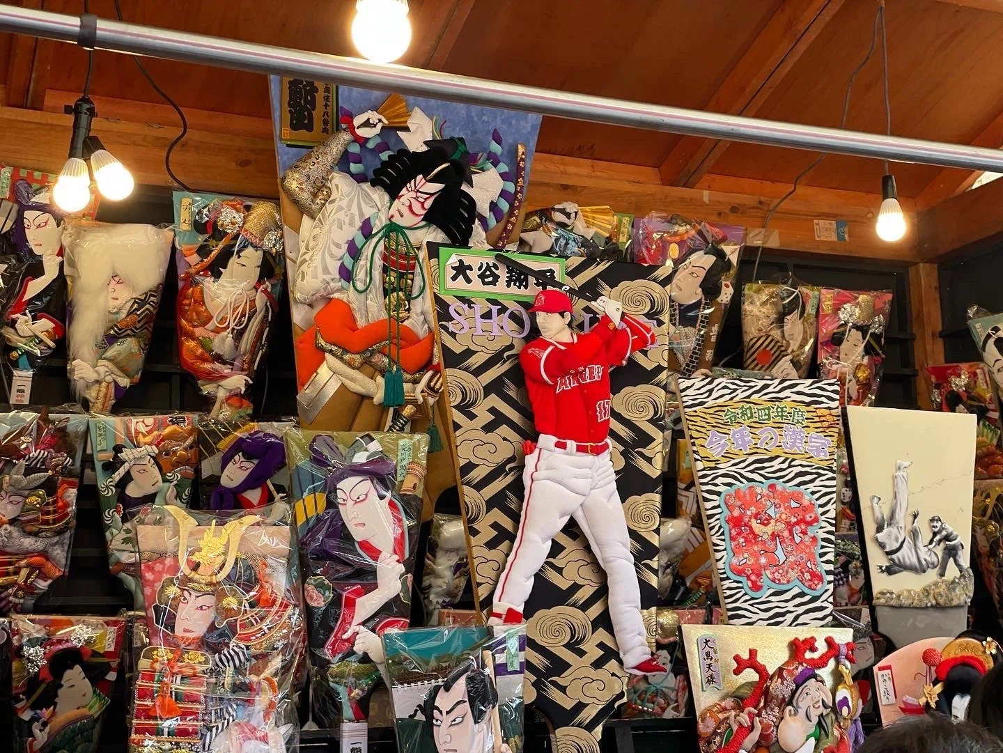浅草寺で羽子板市が開催！（12/17〜19）｜上野案内所