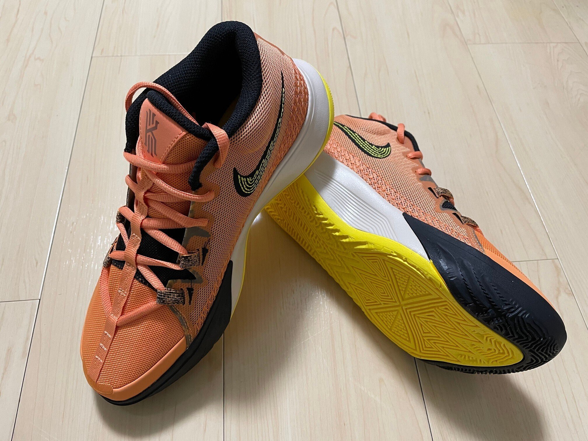 KYRIE FLYTRAP 6 EP 生産終了 Nike Kyrie Flytrap 6 EP 'Photon Dust University Red' DM1126-002