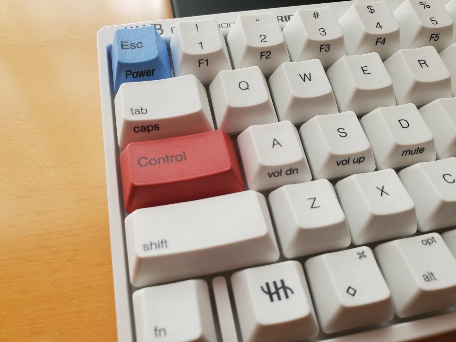 ほぼ新品HHKB 雪モデル 雪キーキャップ付き＋リストレスト HHKB Professional HYBRID Type-S 雪の定常販売、HHKB 発売 25 +