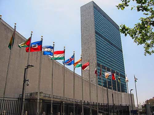 おはようございます。 今日12月18日は国連加盟記念日です。 1956年に日本の国連加盟が承認されたことに由来するとか。 随分お金を出してるの