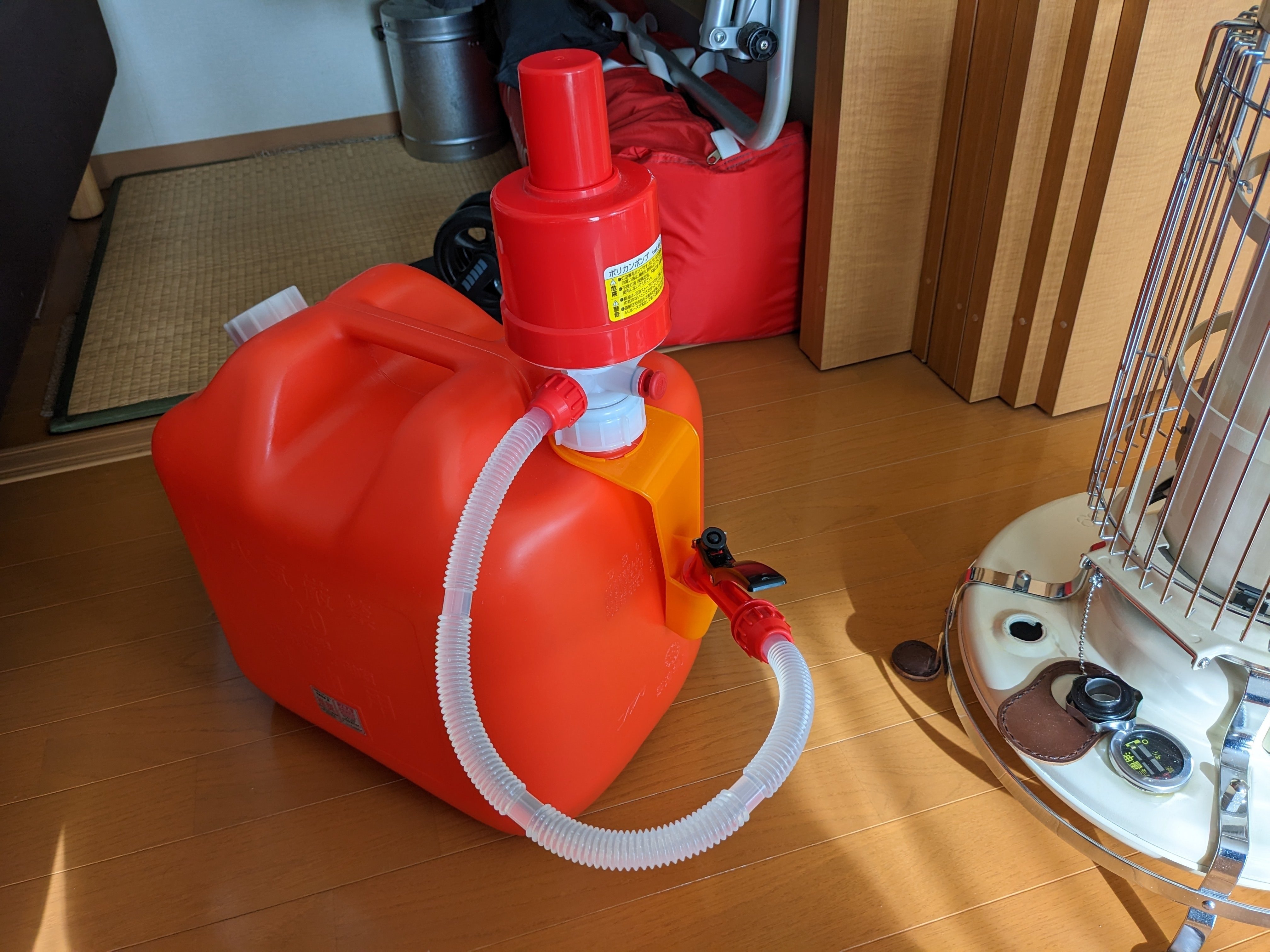 石油ファンヒーター　ポリ缶　給油自動ポンプ 楽天市場】[送料無料] 灯油ポンプ ポリカンポンプ 給油ポンプ 灯油