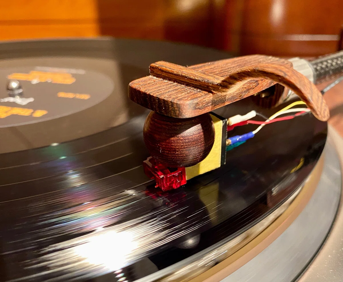 レコード音の追求 ヘッドシェル(備長炭＋花梨、天然素材の手作り一点物)