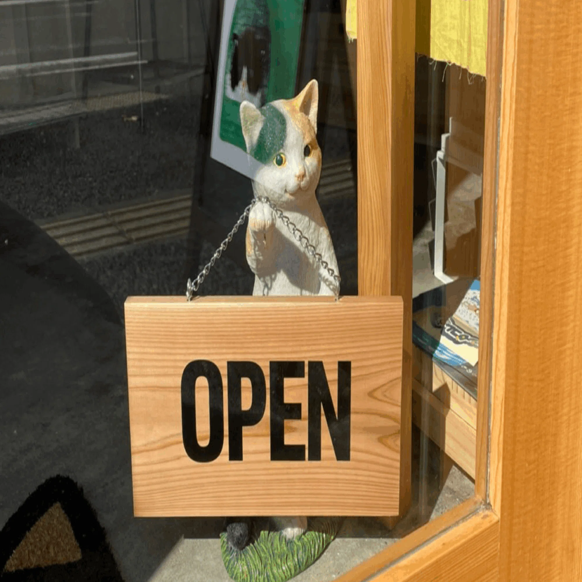 「どこかの猫好き」さん専用 猫にまみれて、癒されてほしい。猫愛にあふれる猫本専門の本屋「necoya