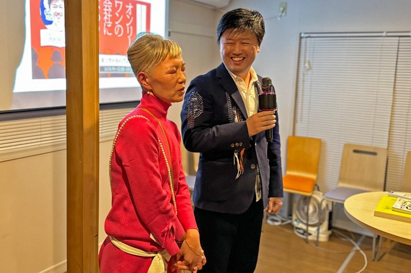 西村和弘さん(右)
