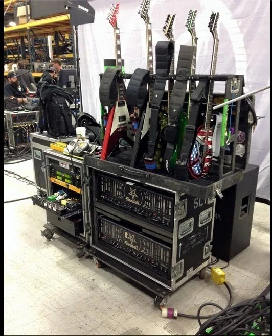 Scott Ian of Anthrax is using the One Control Chamaeleo Tail Loop