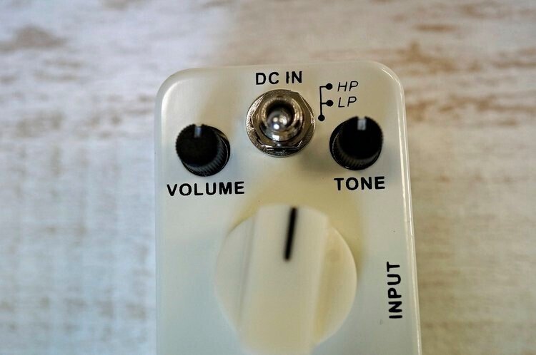 あの」白い人気ドライブサウンドをミニサイズで！MOOER HUSTLE DRIVE