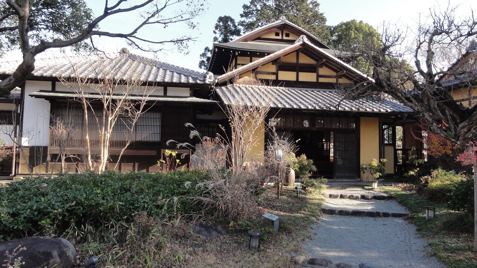 根津記念館】東武を再建した「鉄道王」根津嘉一郎の生家｜あずさ