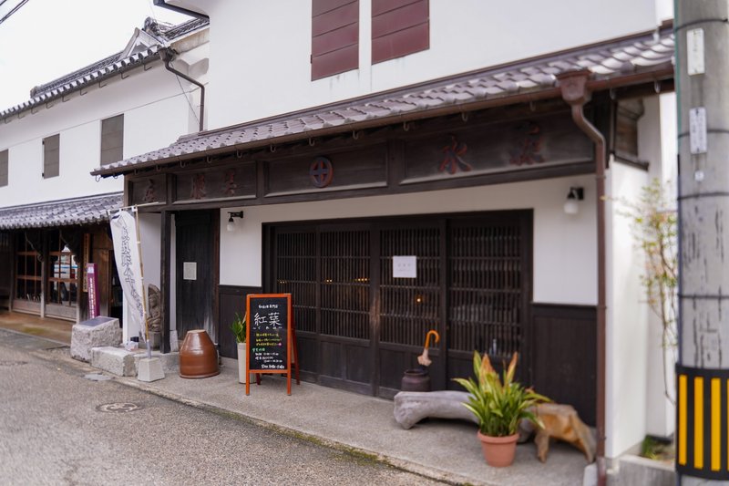 佐賀市にある古民家を改装して建てられたお店の外観