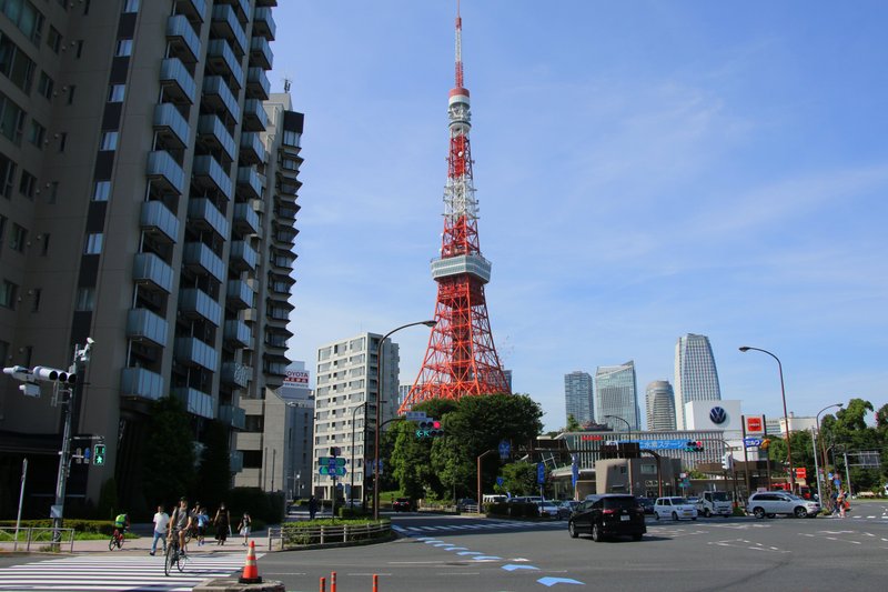 今日の一枚は「１２月２３日は東京タワー完工の日」です。１９５８(昭和３３)年１２月２３日、東京・芝公園に東京タワーが完成し完工式が行われました。高さ３３３ｍでパリのエッフェル塔より１３ｍ高く、当時世界一の高さの建造物となりました。現在でも世界で最も高い自立鉄塔です。東京タワーも私も１９５８年生まれ。というわけで人一倍親しみを感じているのかもしれません。でも、それ以上の縁は無いのですが。。