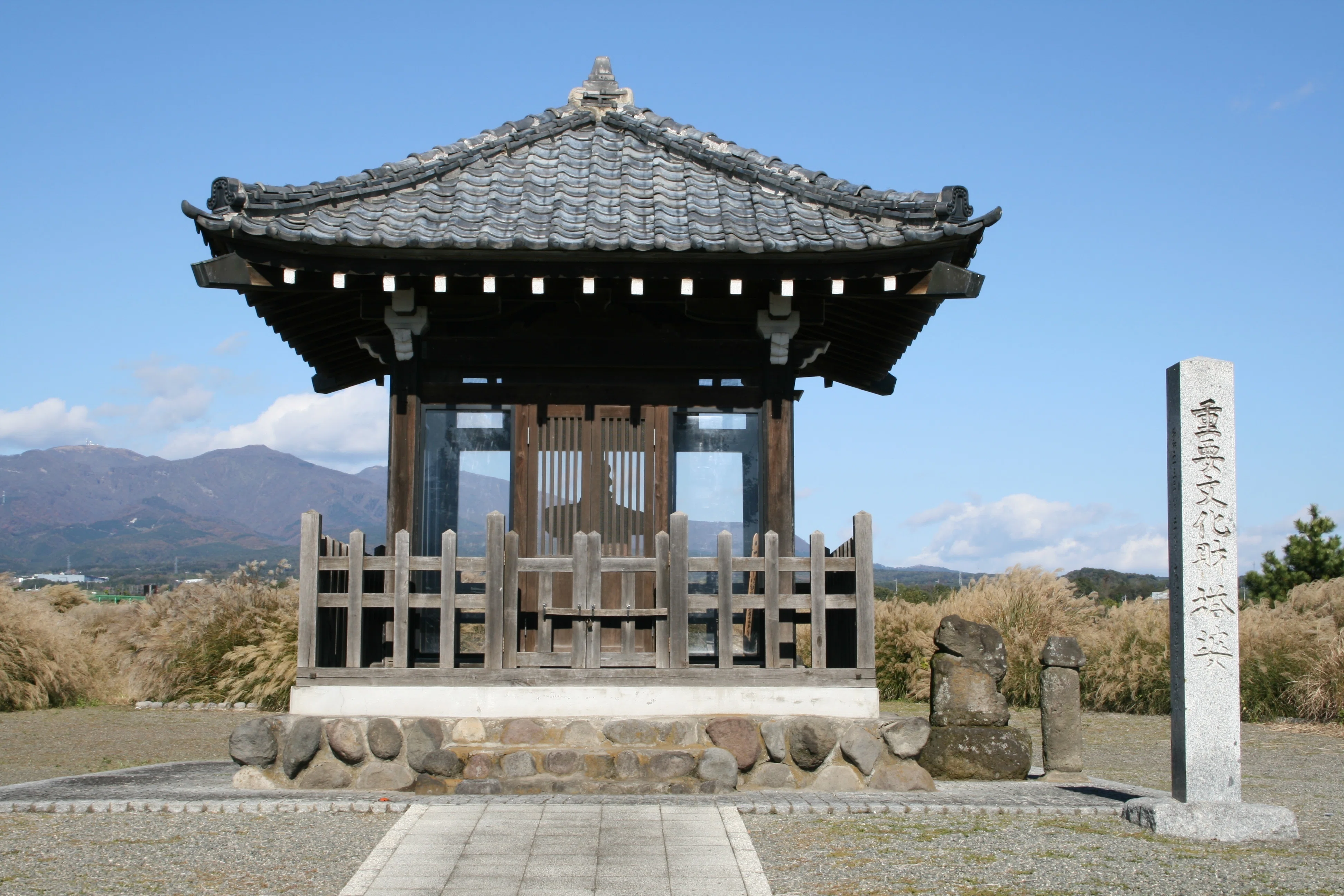 北関東の石造物㊺：山上多重塔｜綾
