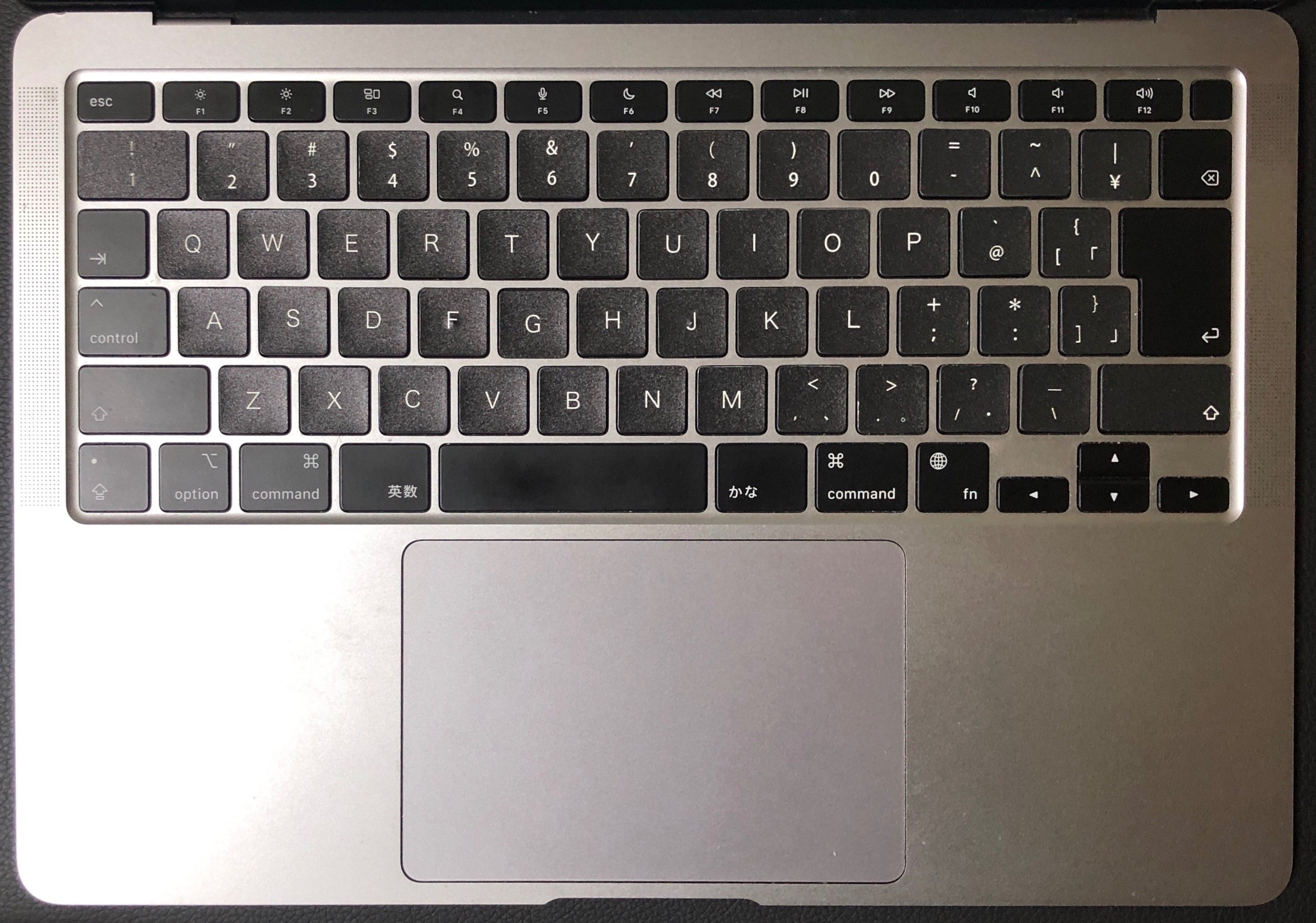 MacBookAirのJISキーボードを一部US刻印にするステッカー｜まる