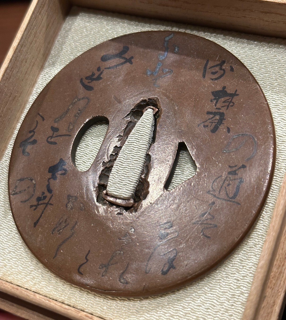 金工　金銀象嵌　在銘 駒井製 鉄地 金銀象嵌 草花図皿 | 明治工芸・明治金工の販売専門