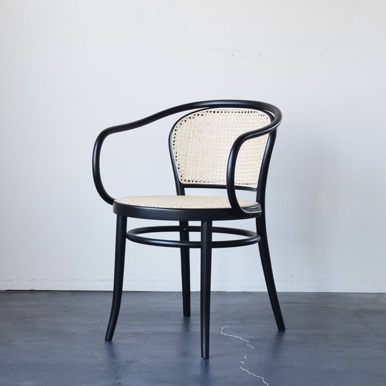 TON チェア TON】新入荷！とお知らせ。｜インテリアショップ APARTMENT