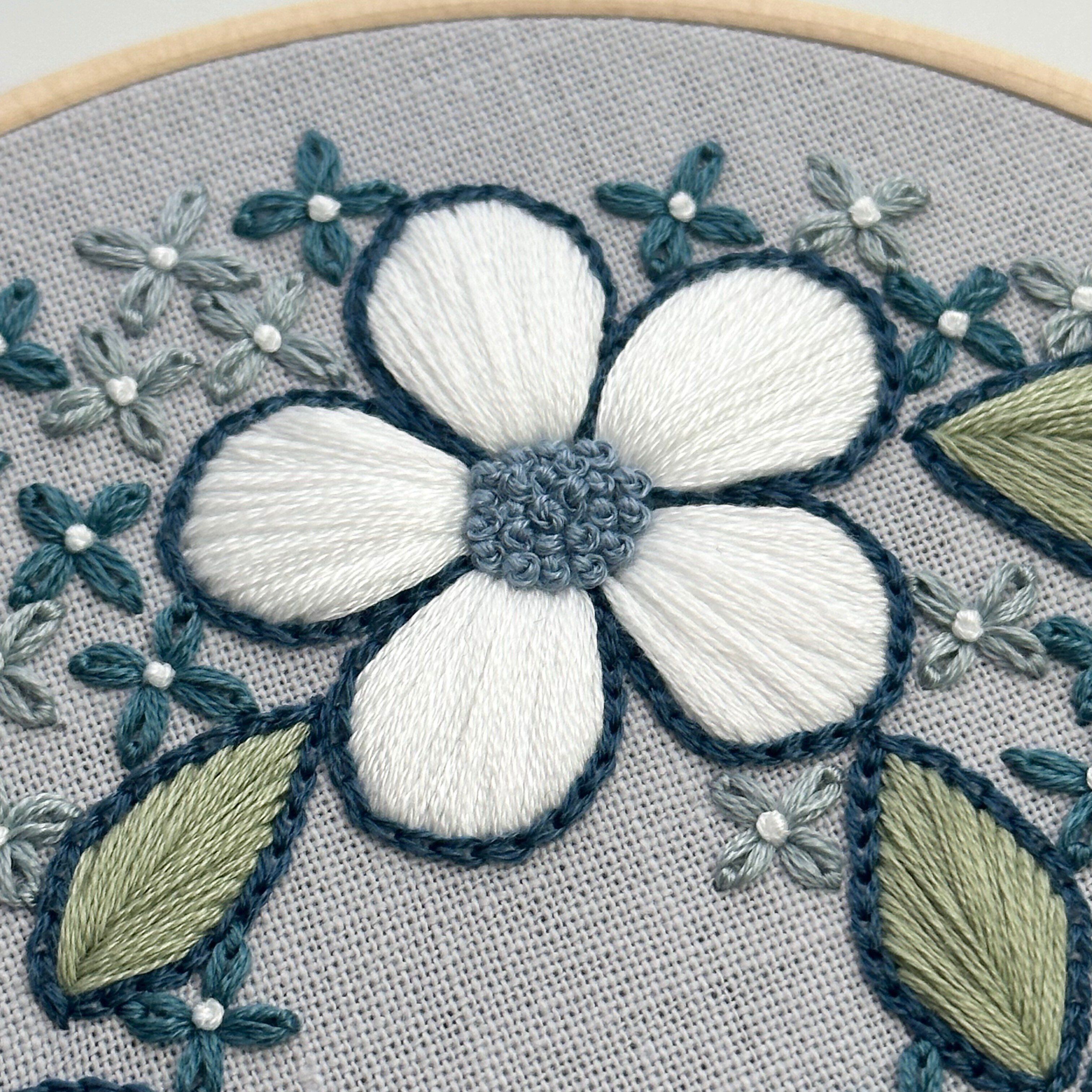 ナ4【26】◆逸品◆正絹◆色無地フルセット　 ◆地模様（花文様刺繍） ナ4【26】◇逸品◇正絹◇色無地フルセット ◇地模様（花