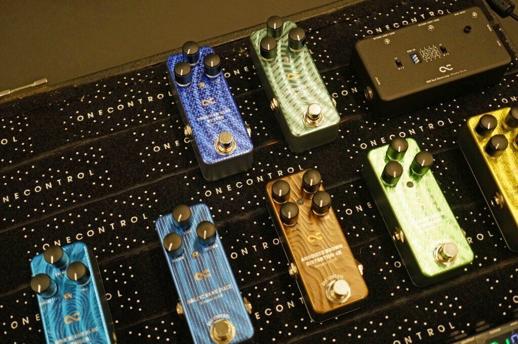 One Control Caiman Tail LoopとMIDI Dual Loopを組み合わせると One Control Caiman Tail LoopとMIDI Dual Loopを組み合わせると