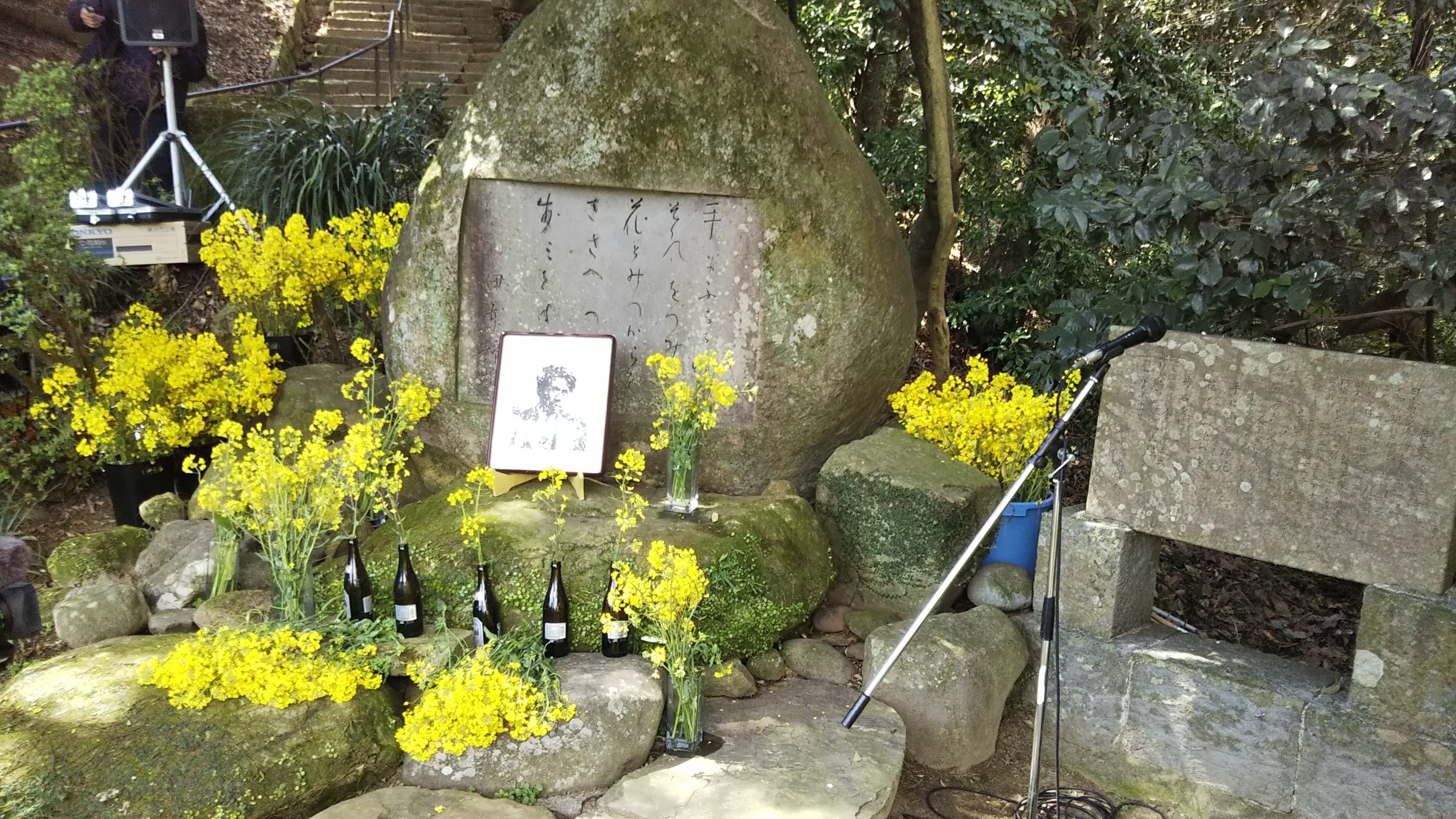 伊東静雄詩集『わがひとに与ふる哀歌』に詠われた愛の讃歌と青春 伊東静雄詩集『わがひとに与ふる哀歌』に詠われた愛の讃歌と青春