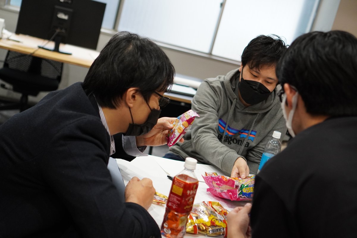 アイスブレイクの「お菓子」ワーク中